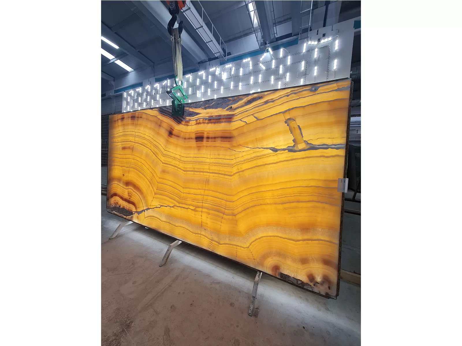 B1901 - 2 CM Mango Onyx Polished