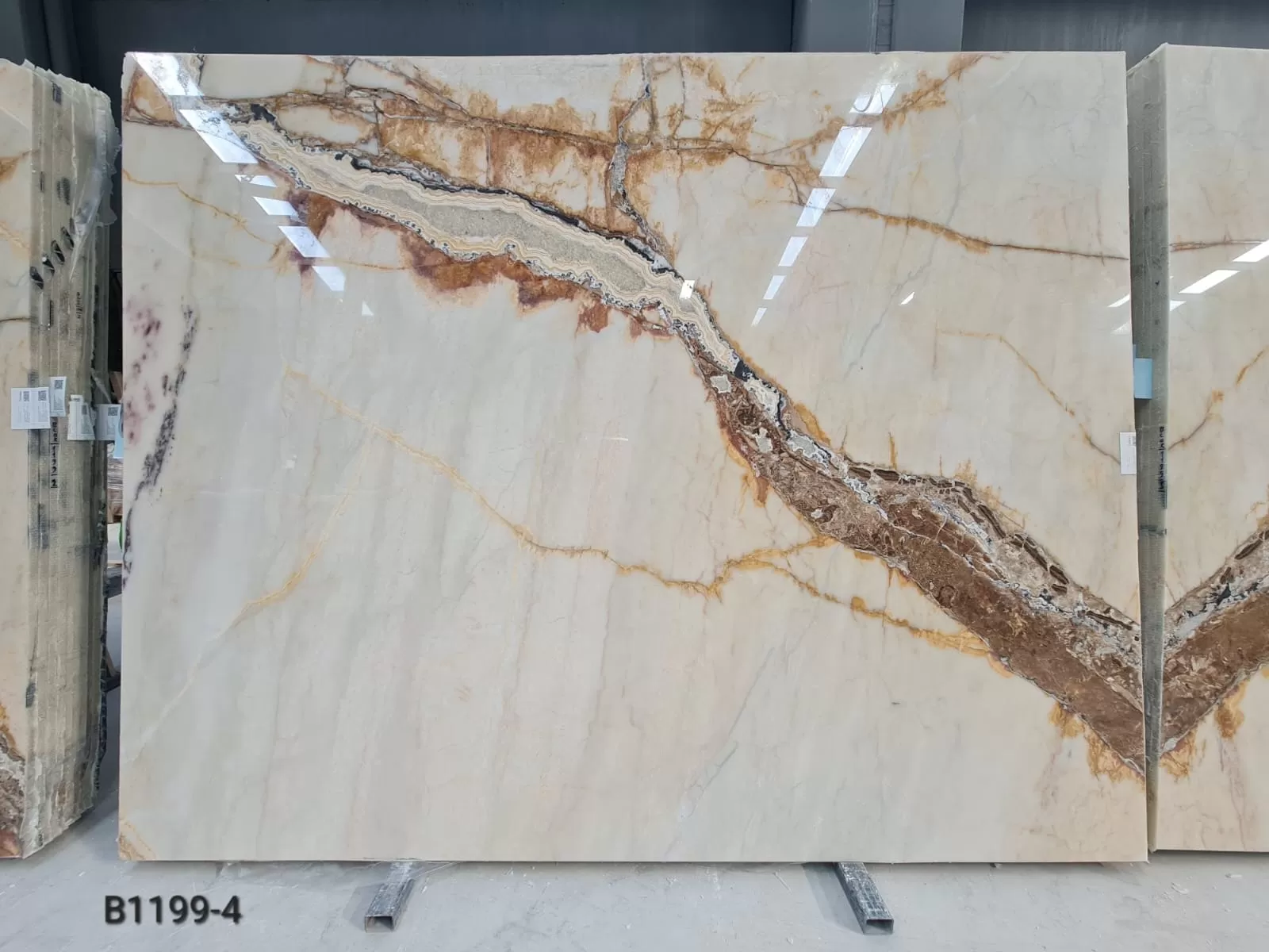 B1199 - 2 CM Gold River Polished