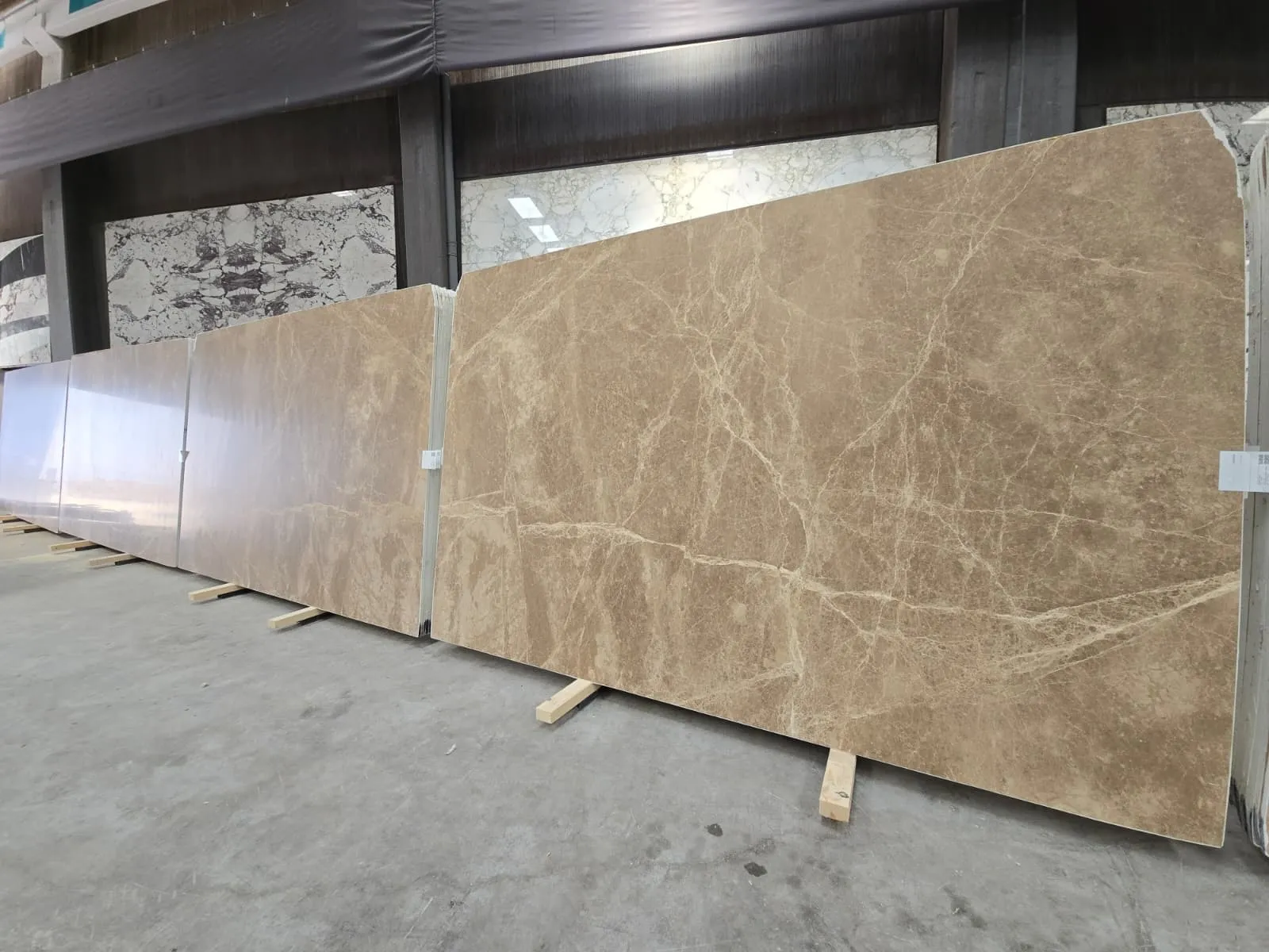 B4915 - 2 CM Light Emparador Honed