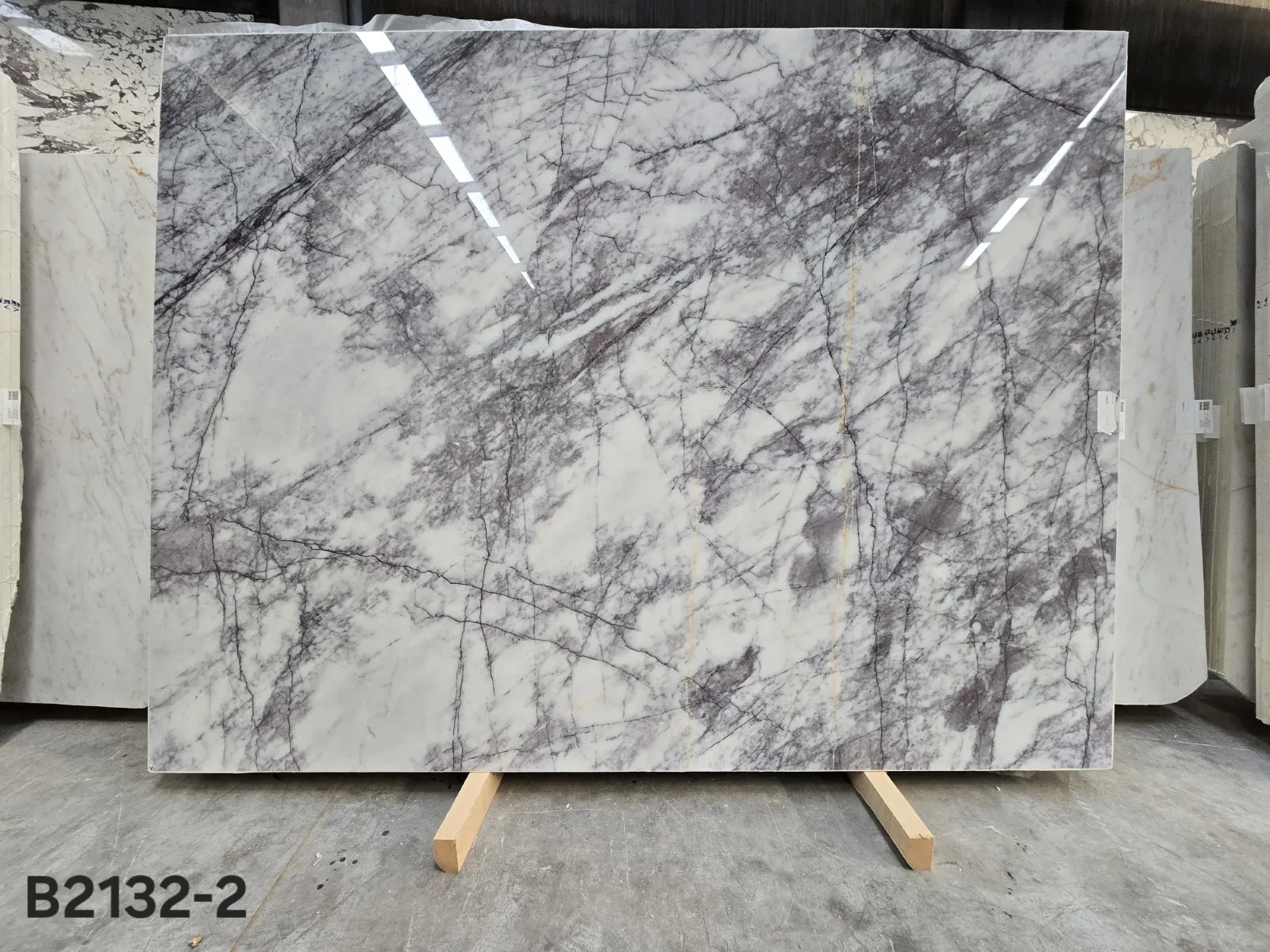 B2132 - 2 CM Lilac Polished