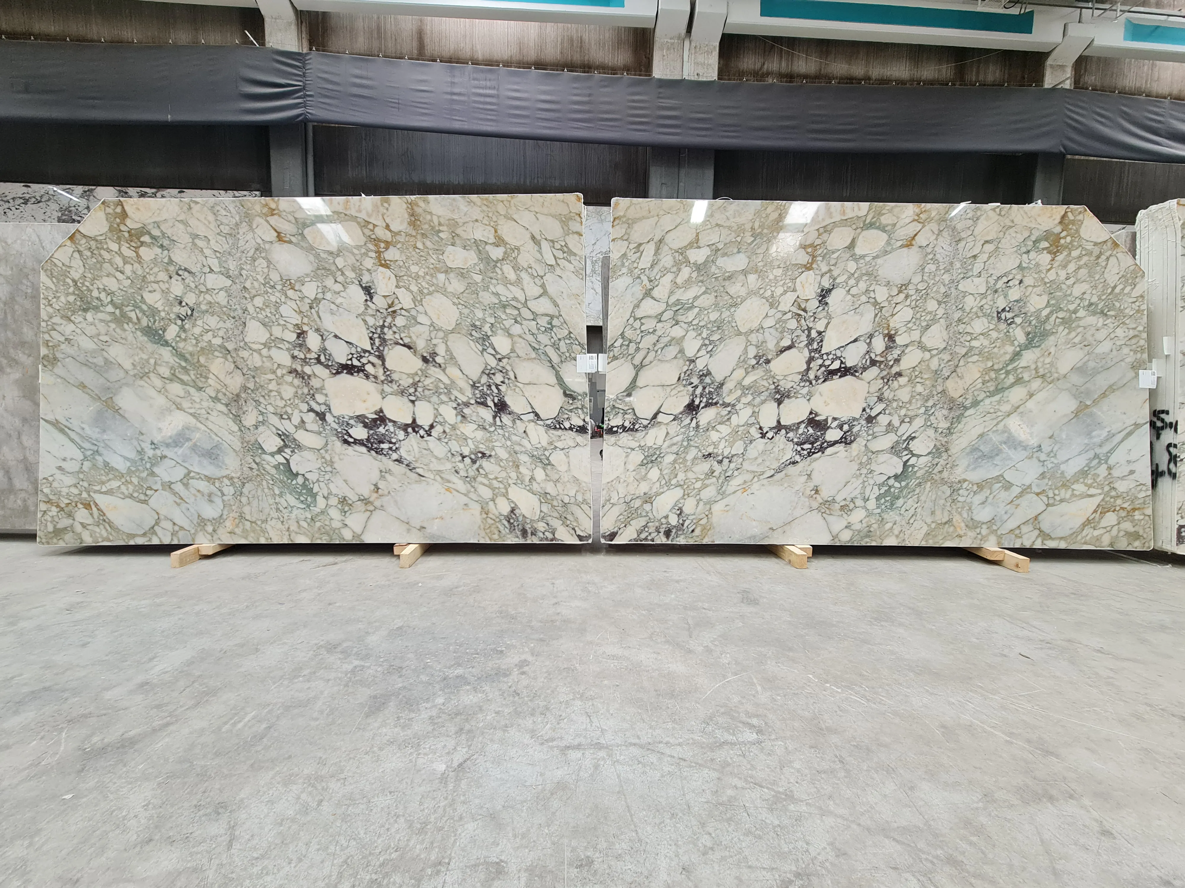 B4867 - 2 CM Calacatta Green Polished