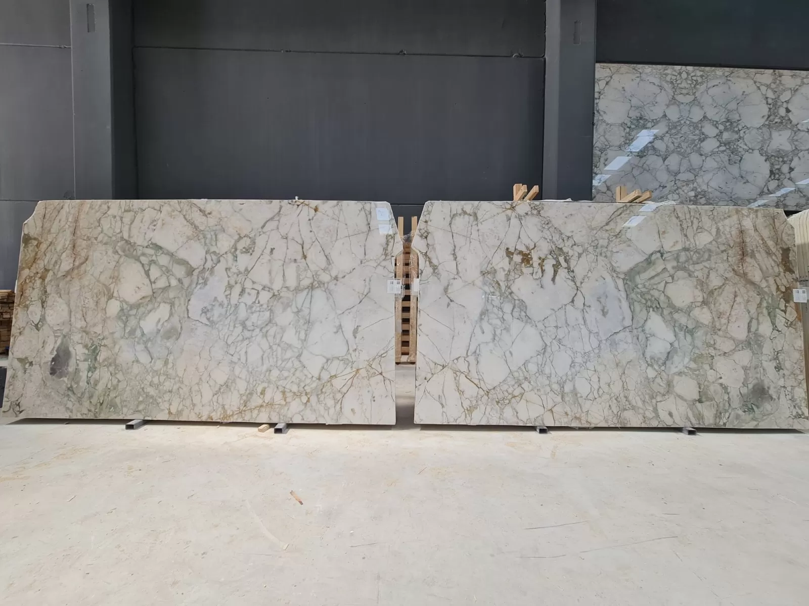 B1378 - 2CM CALACATTA GREEN POLISHED