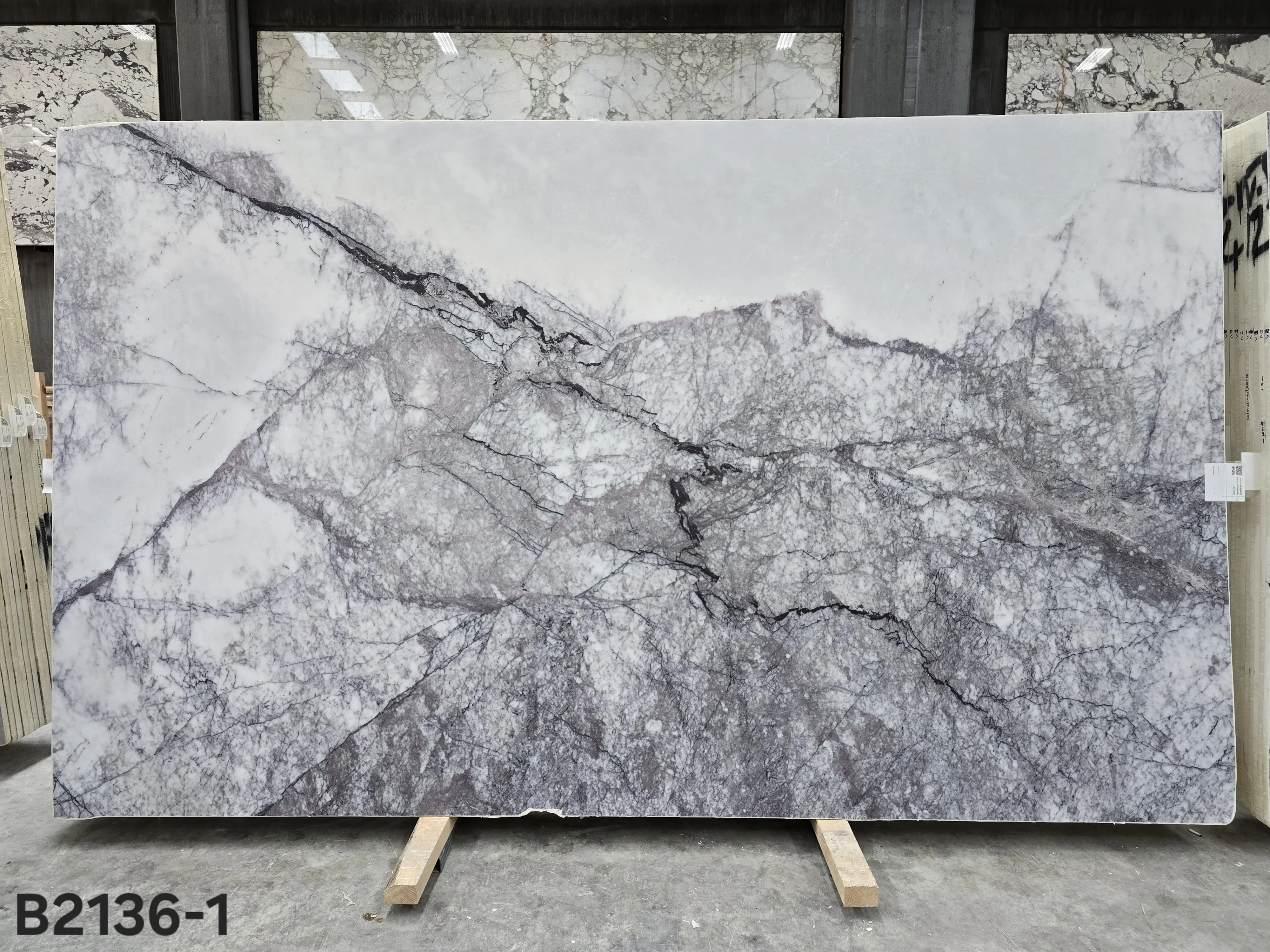 B2136 - 2 CM Lilac Honed