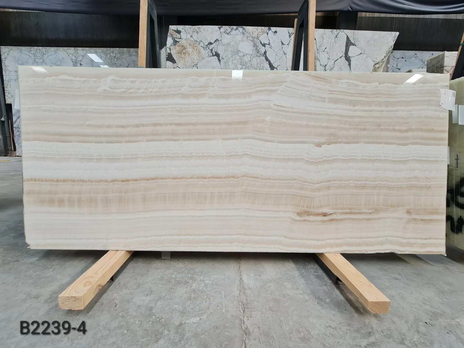 B2239 - 2 CM White Onyx Polished