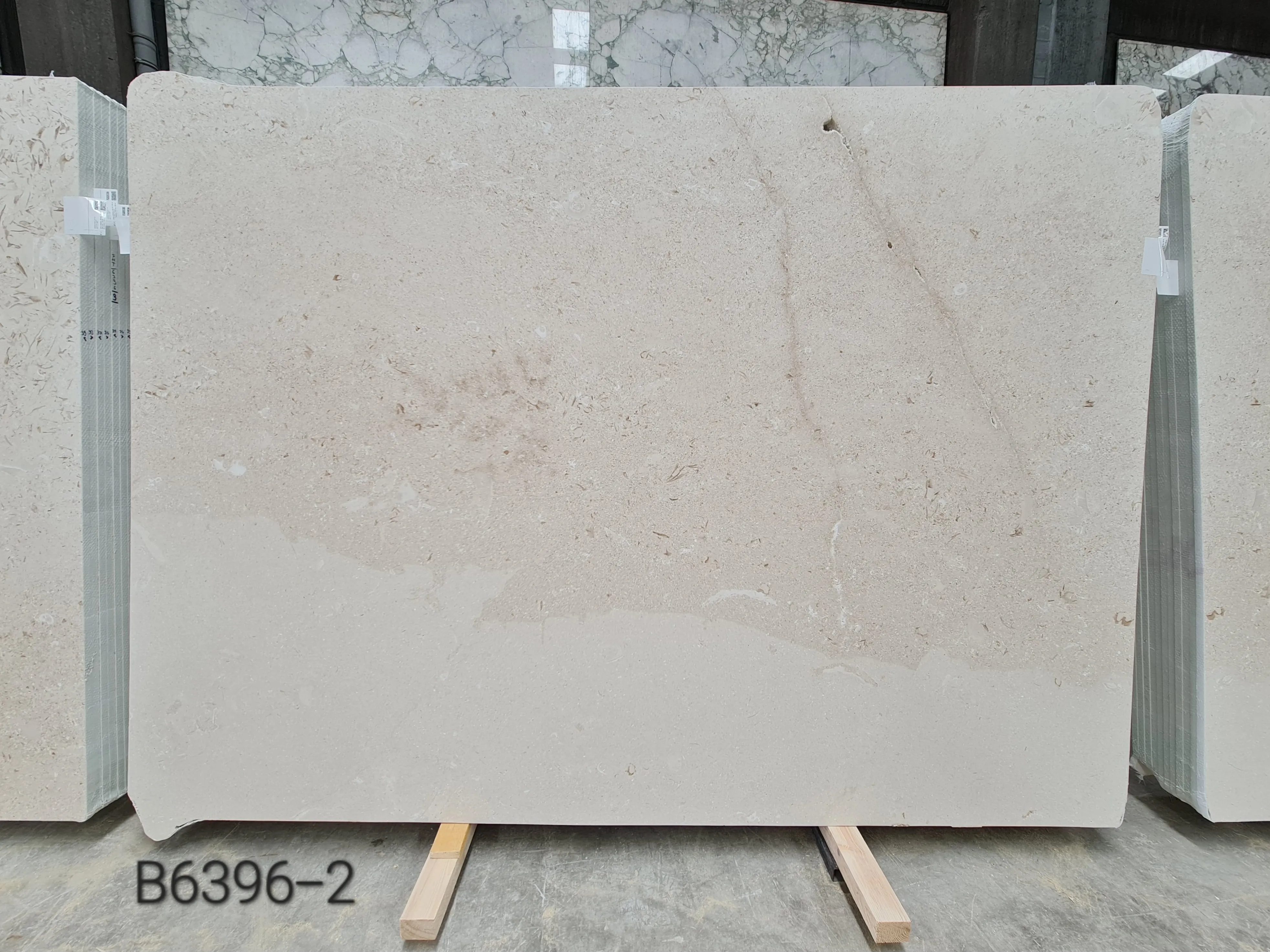 B6396 - 2 CM Myra Honed