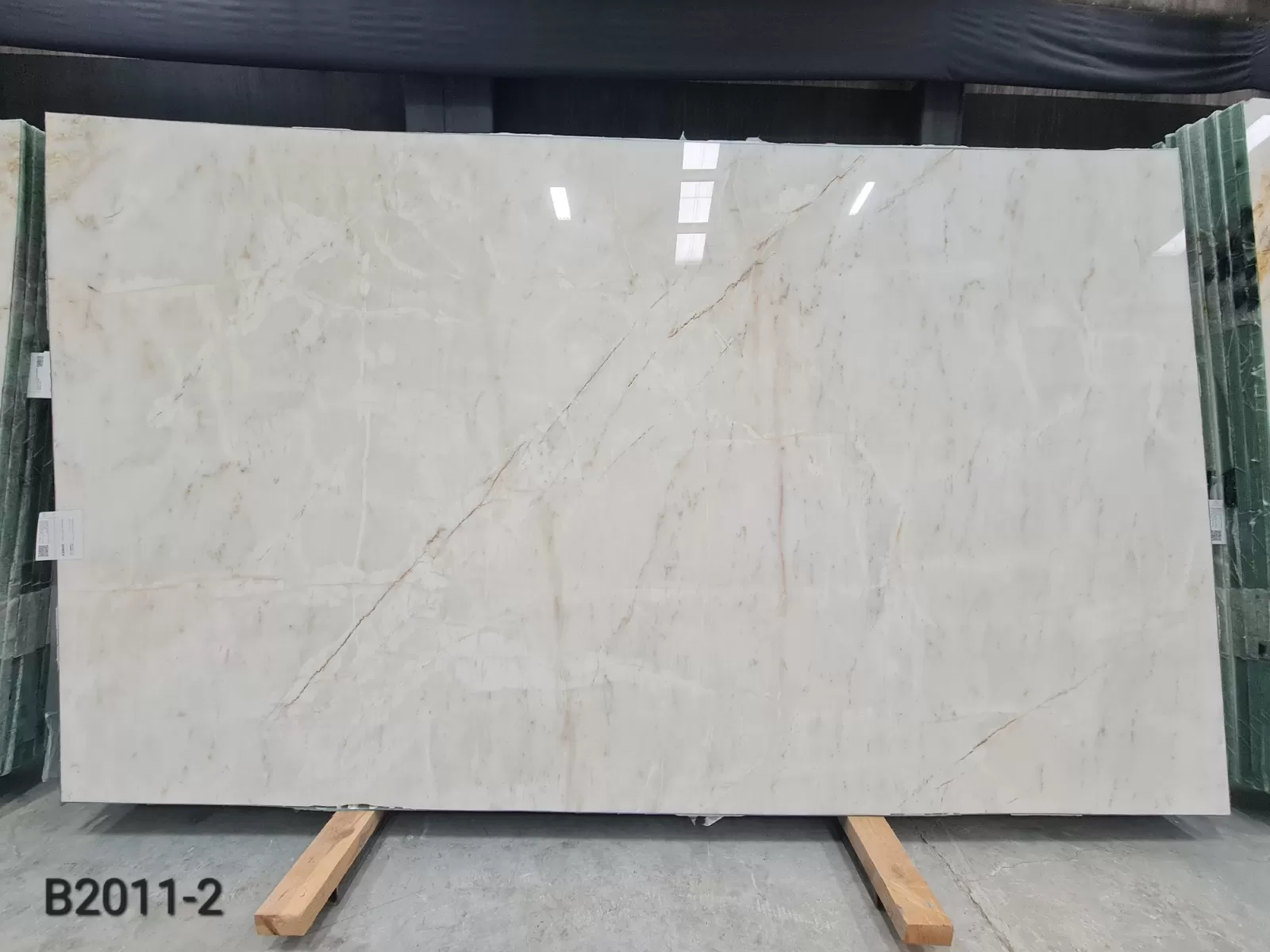 B2011 - 2 CM Calacatta Amber Polished