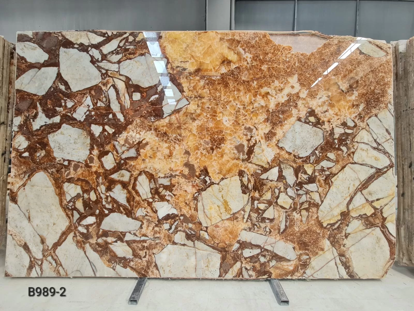 B989 - 2 CM Fire Fantastico Polished