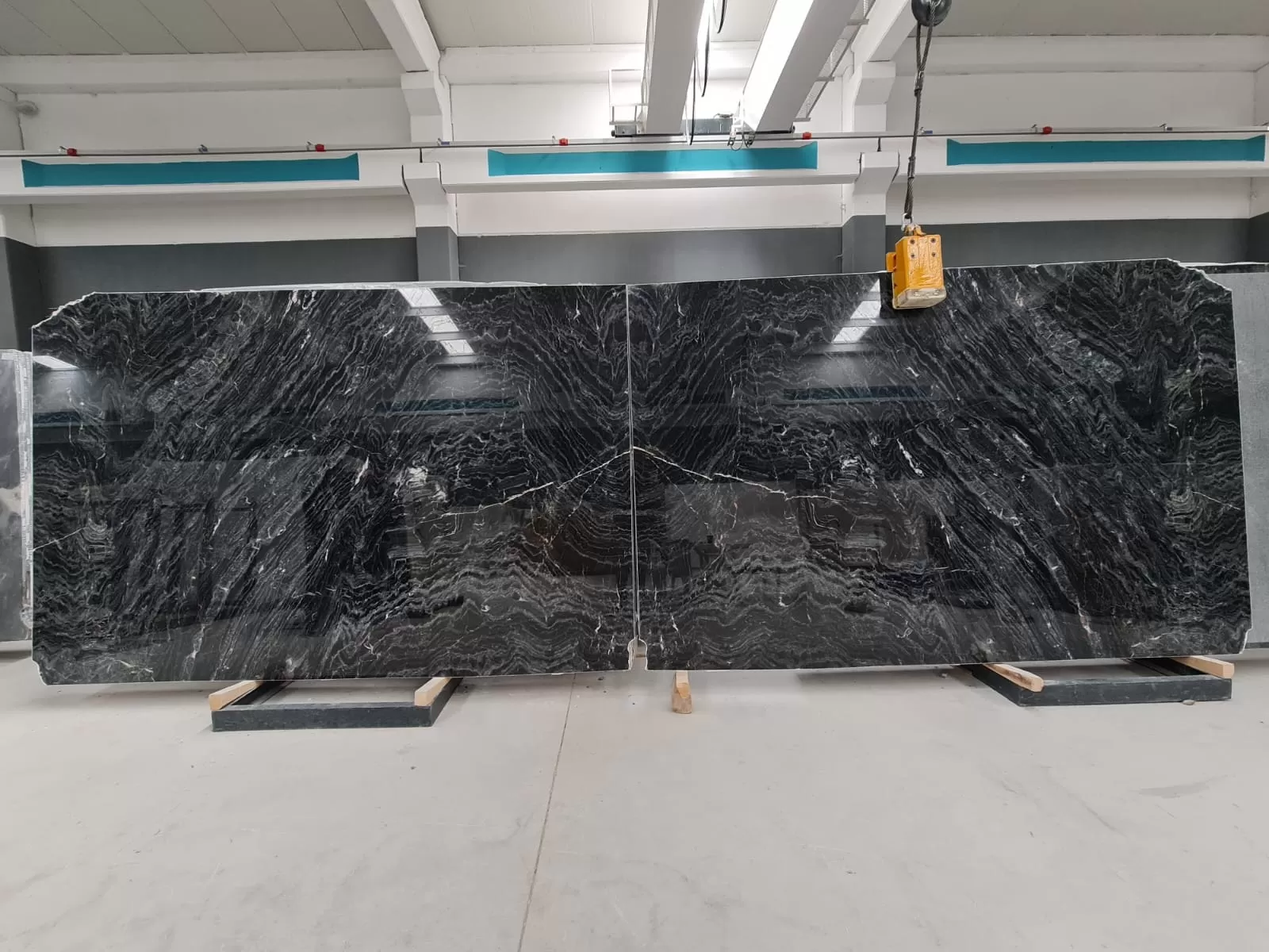 B478 - 2 CM Fusion Black Polished