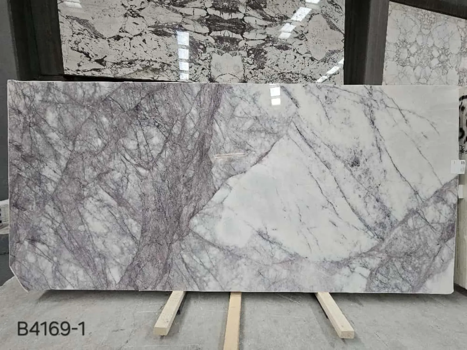 B4169 - 2 CM Lilac Polished