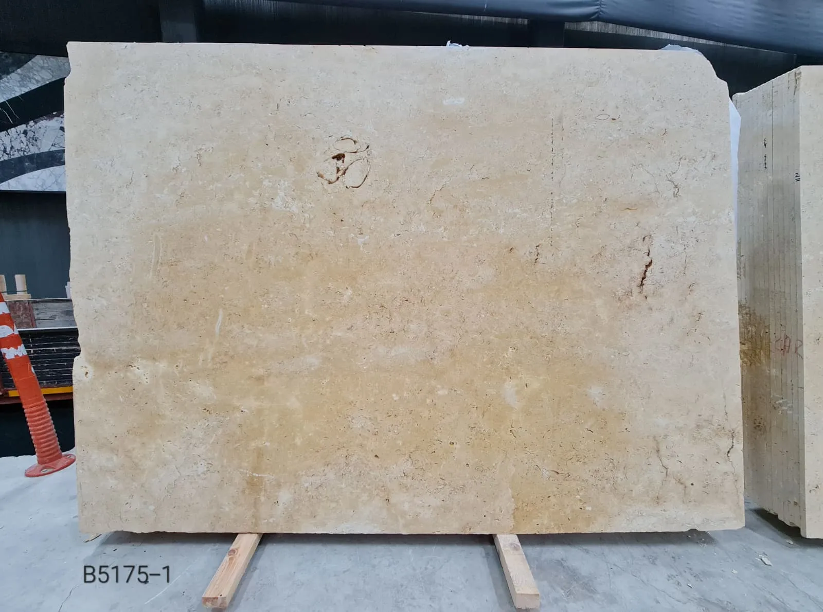 B5175 - 2 CM Gold Limestone Honed