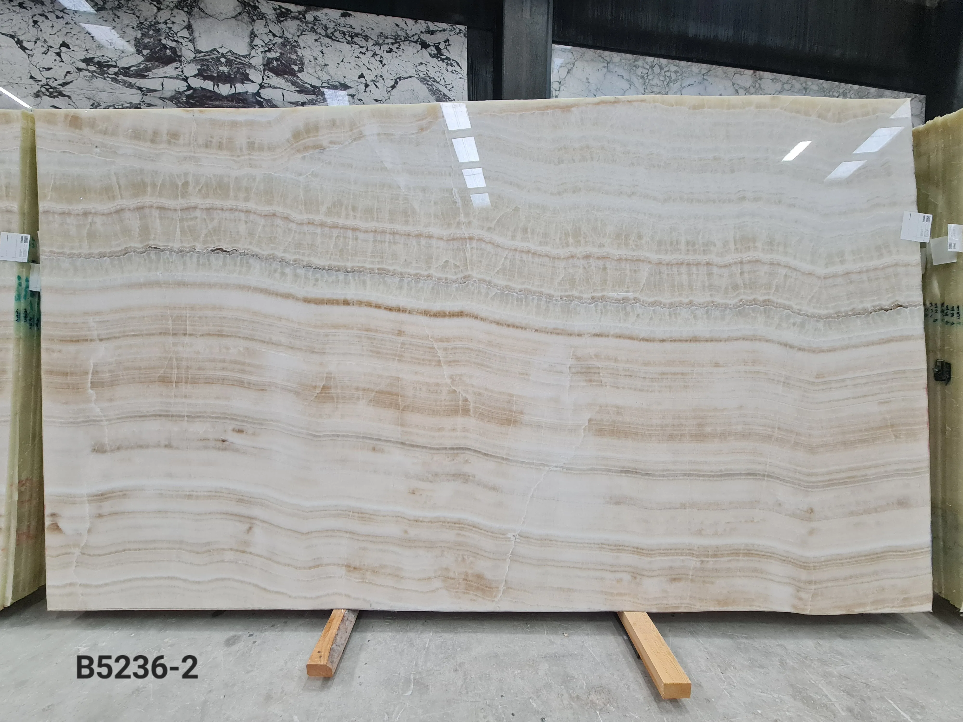 B5236 - 2 CM White Onyx Polished