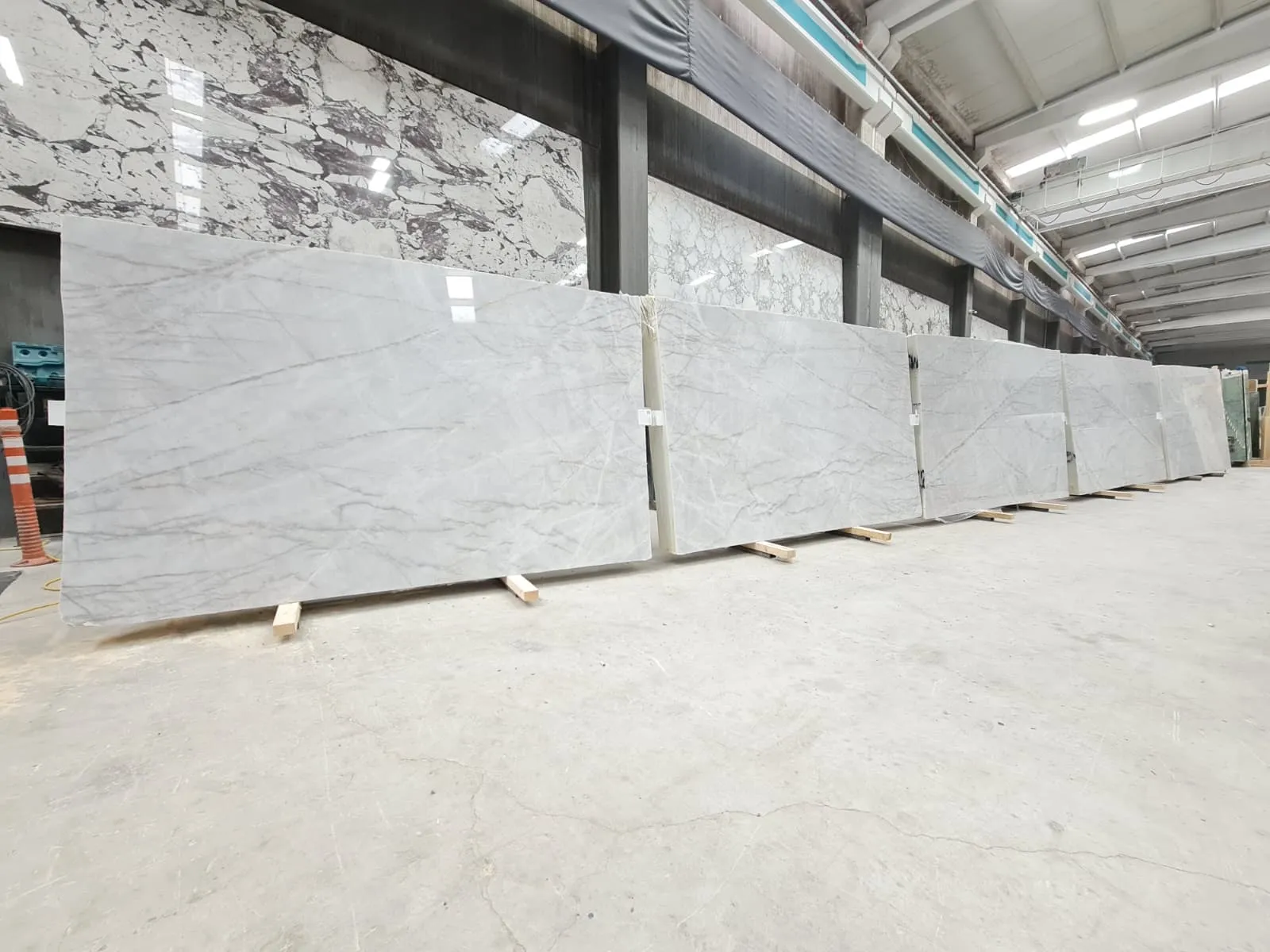 B5221 - 2 CM Crystal White Polished
