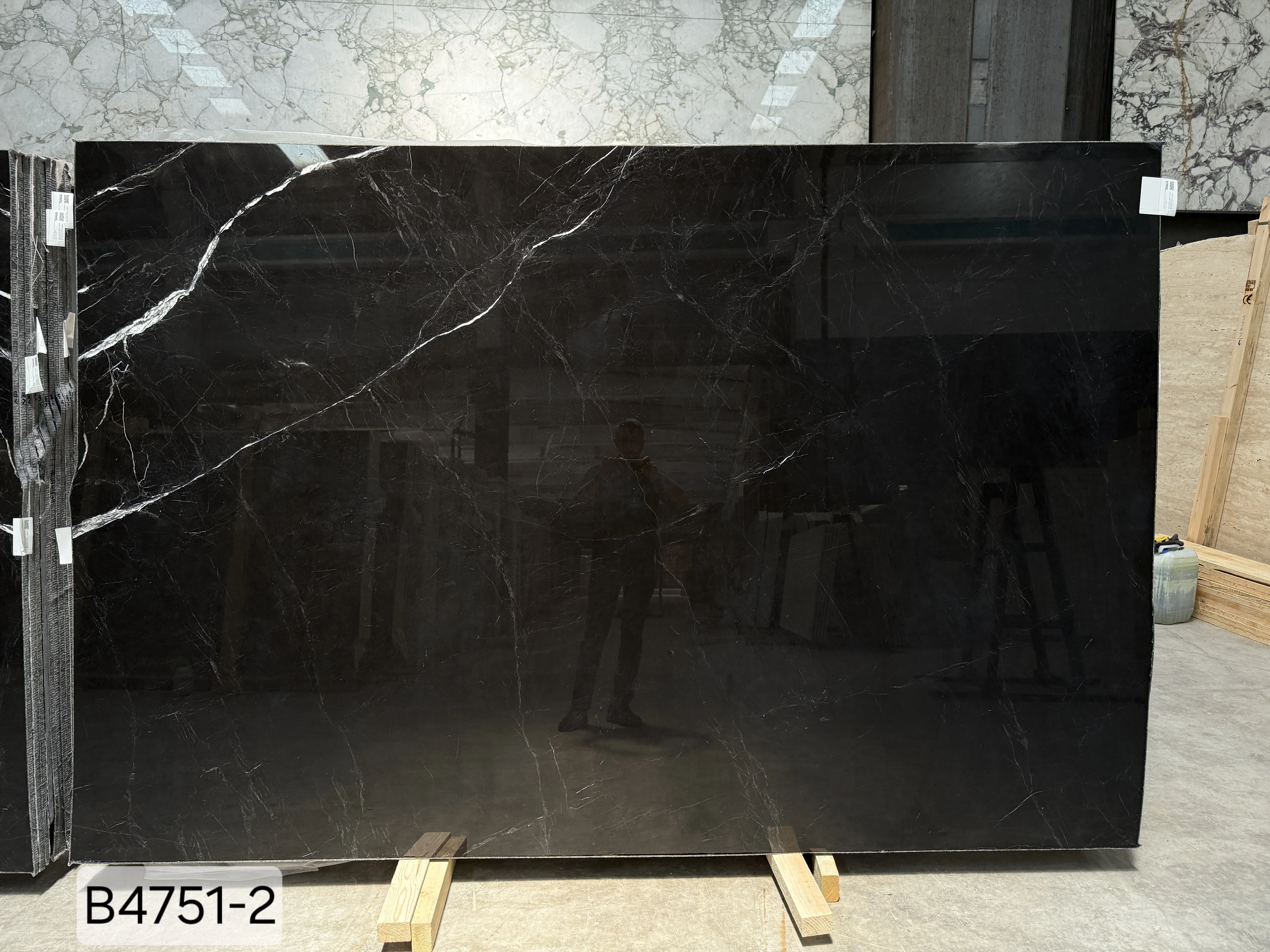 B4751 - 2 CM Alexandrette Black Polished