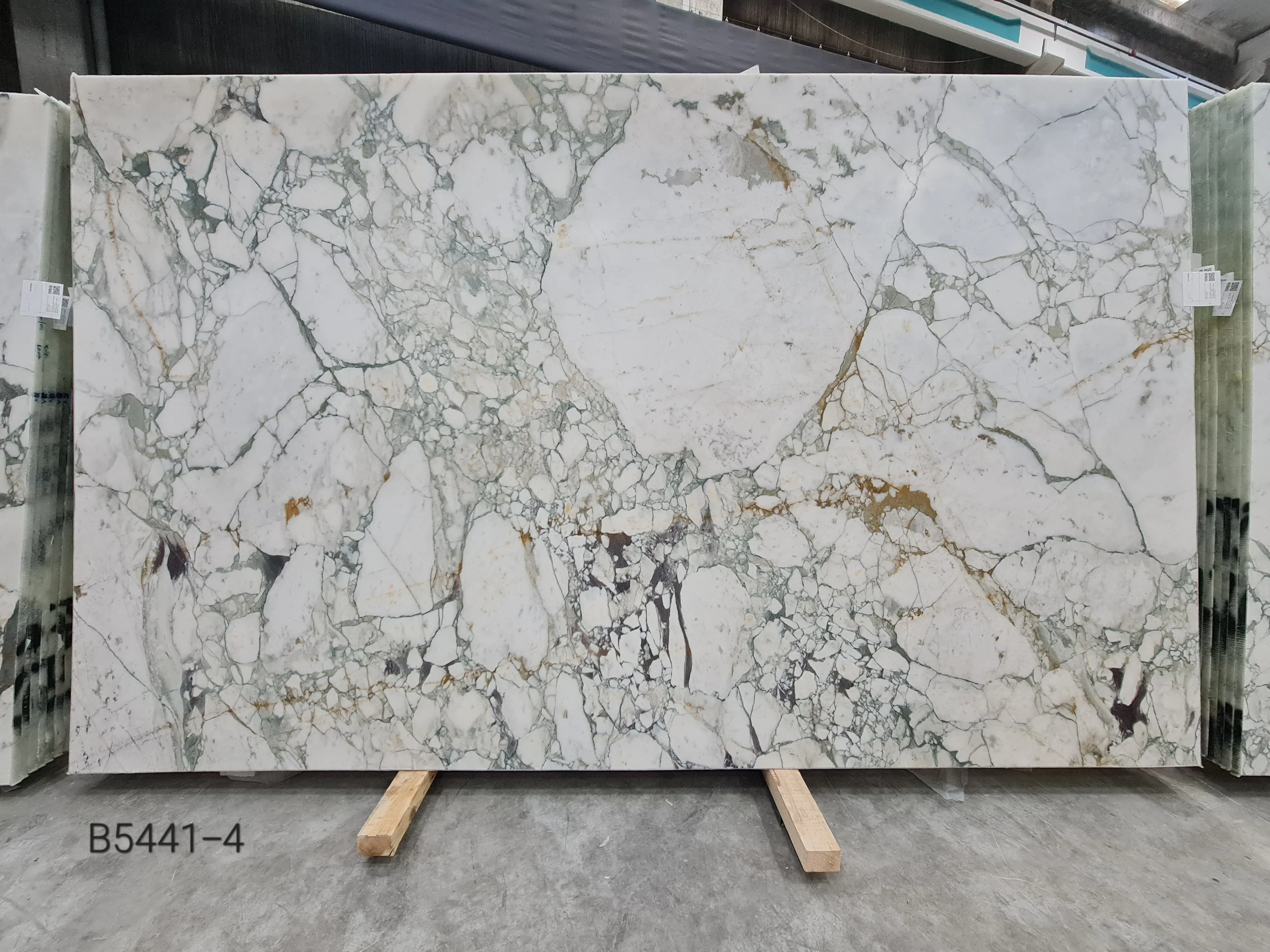 B5441 - 2 CM Calacatta Green Honed