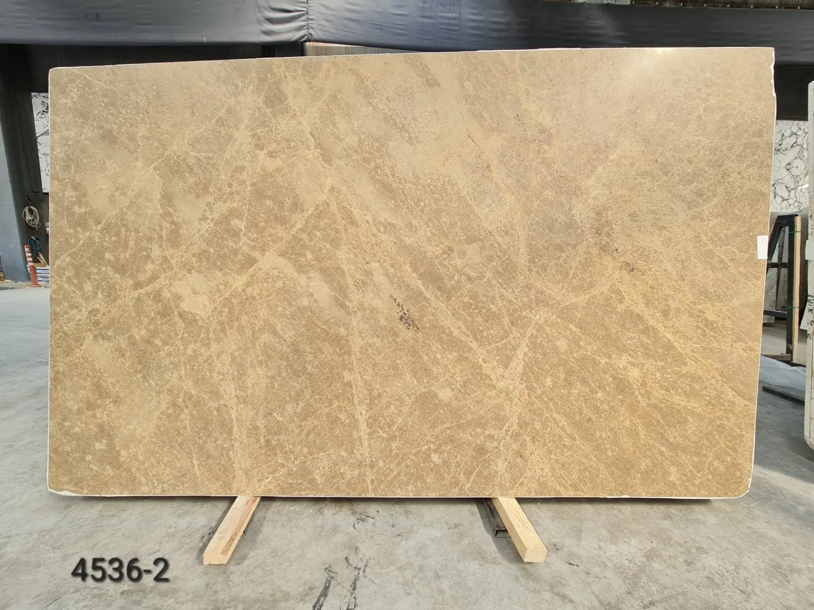 4536 - 2 CM Light Emparador Honed