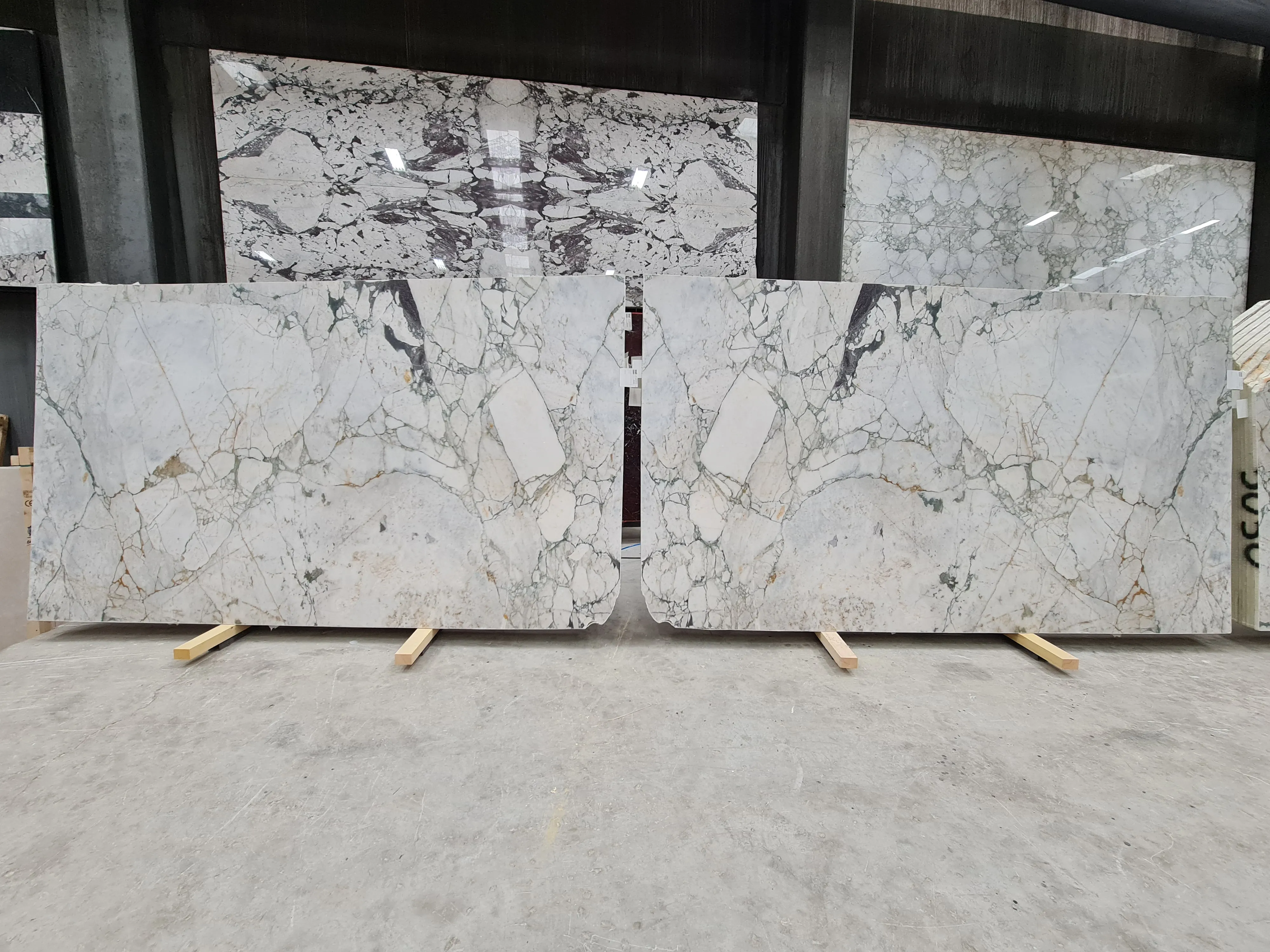 B5030 - 2 CM Calacatta Green Honed