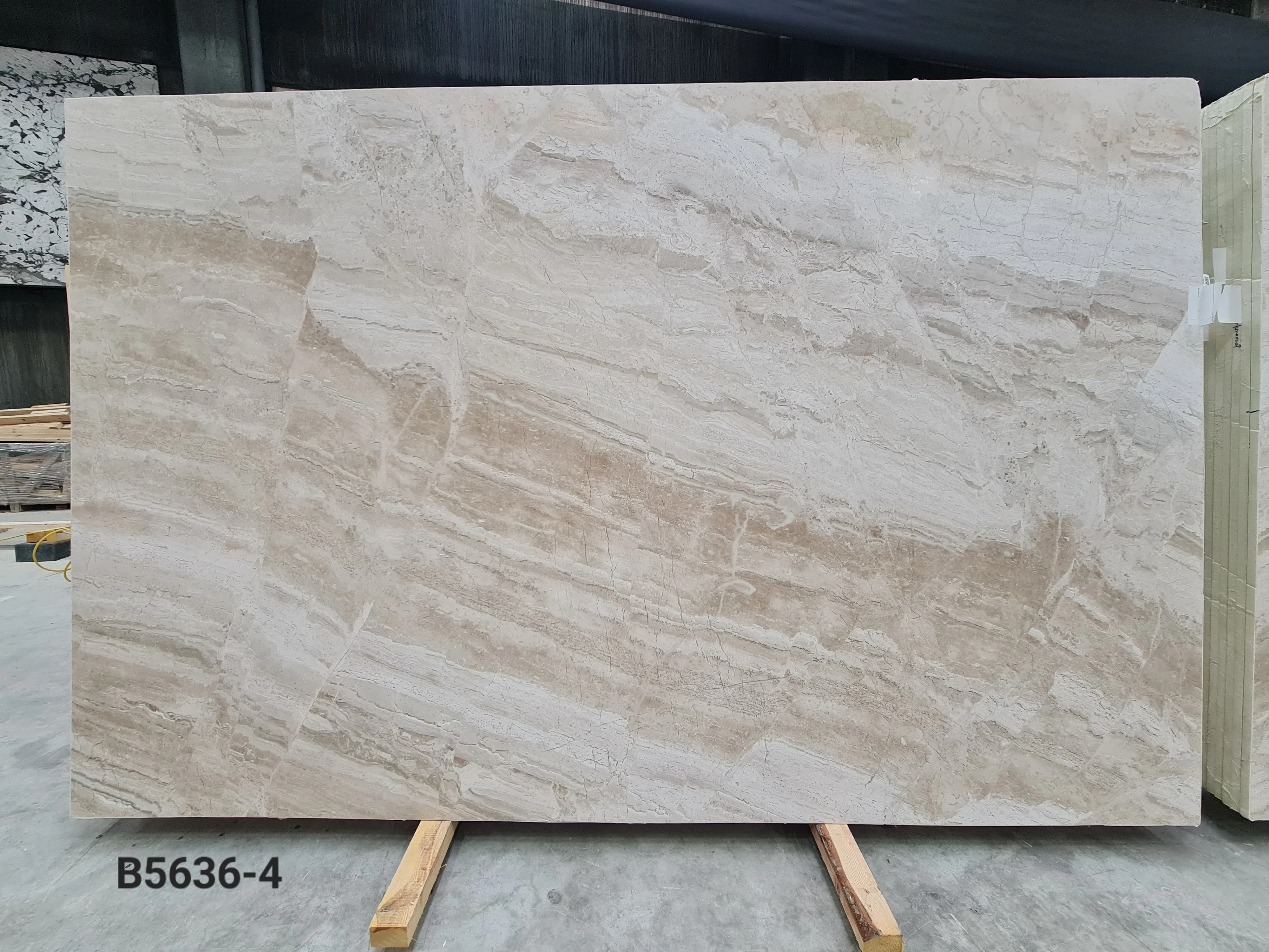 B5636 - 2 CM Diana Royal Honed