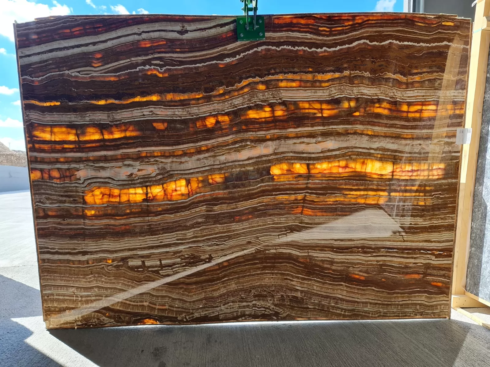 B1649 - 2 CM Tiger Onyx Polished