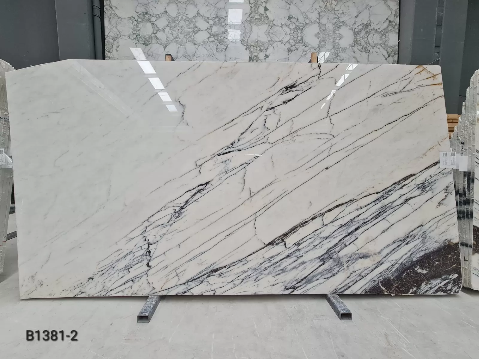 B1381 - 2 CM Lilac Polished