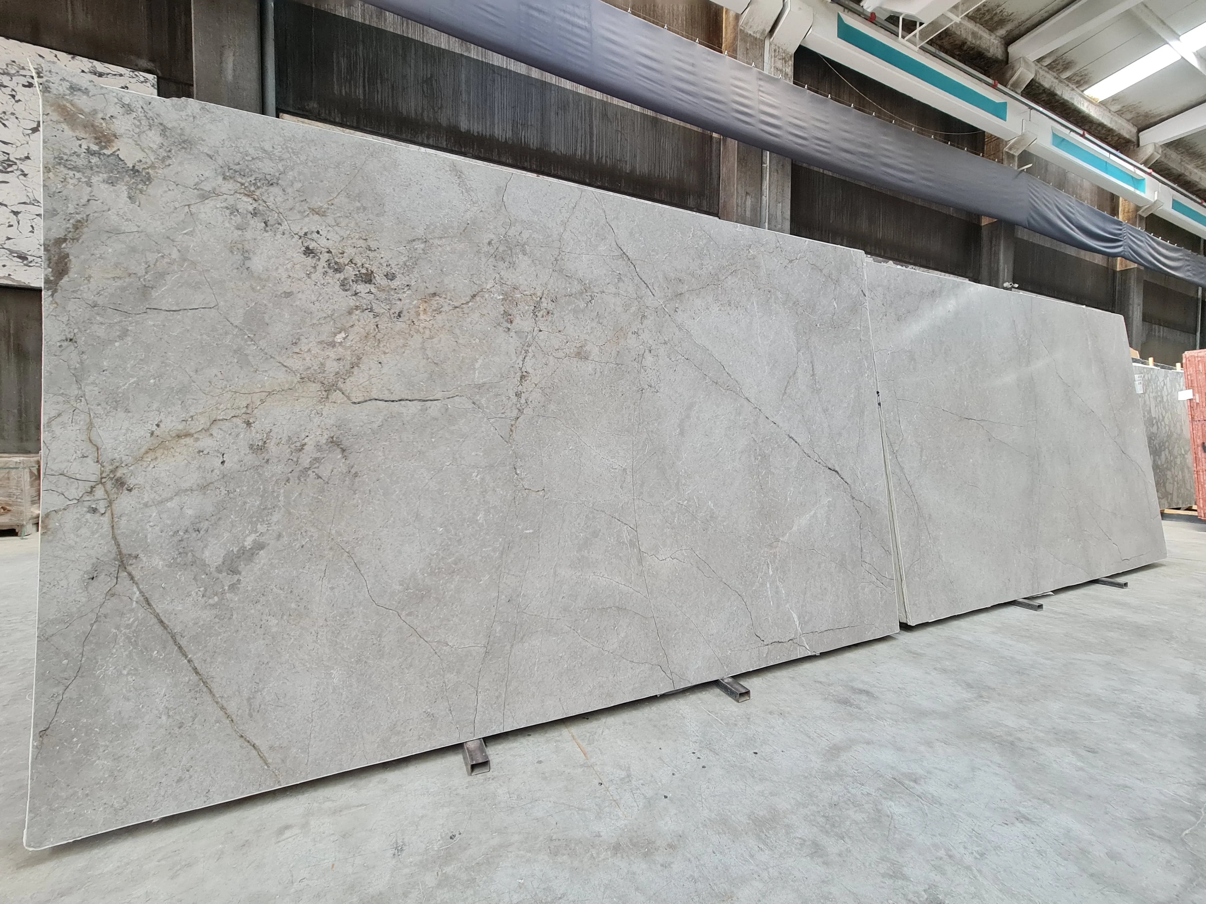 B4737 - 2 CM Silver Roots Honed