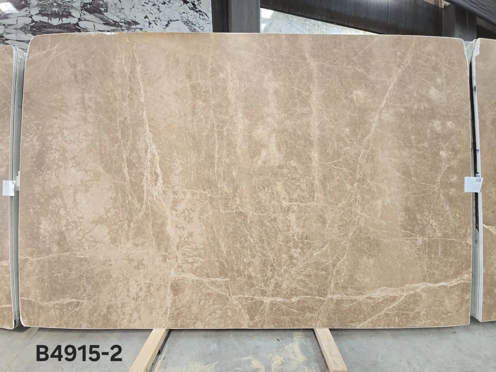 B4915 - 2 CM Light Emparador Honed