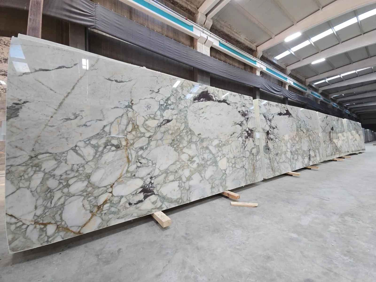 B4862 - 2 CM Calacatta Green Polished