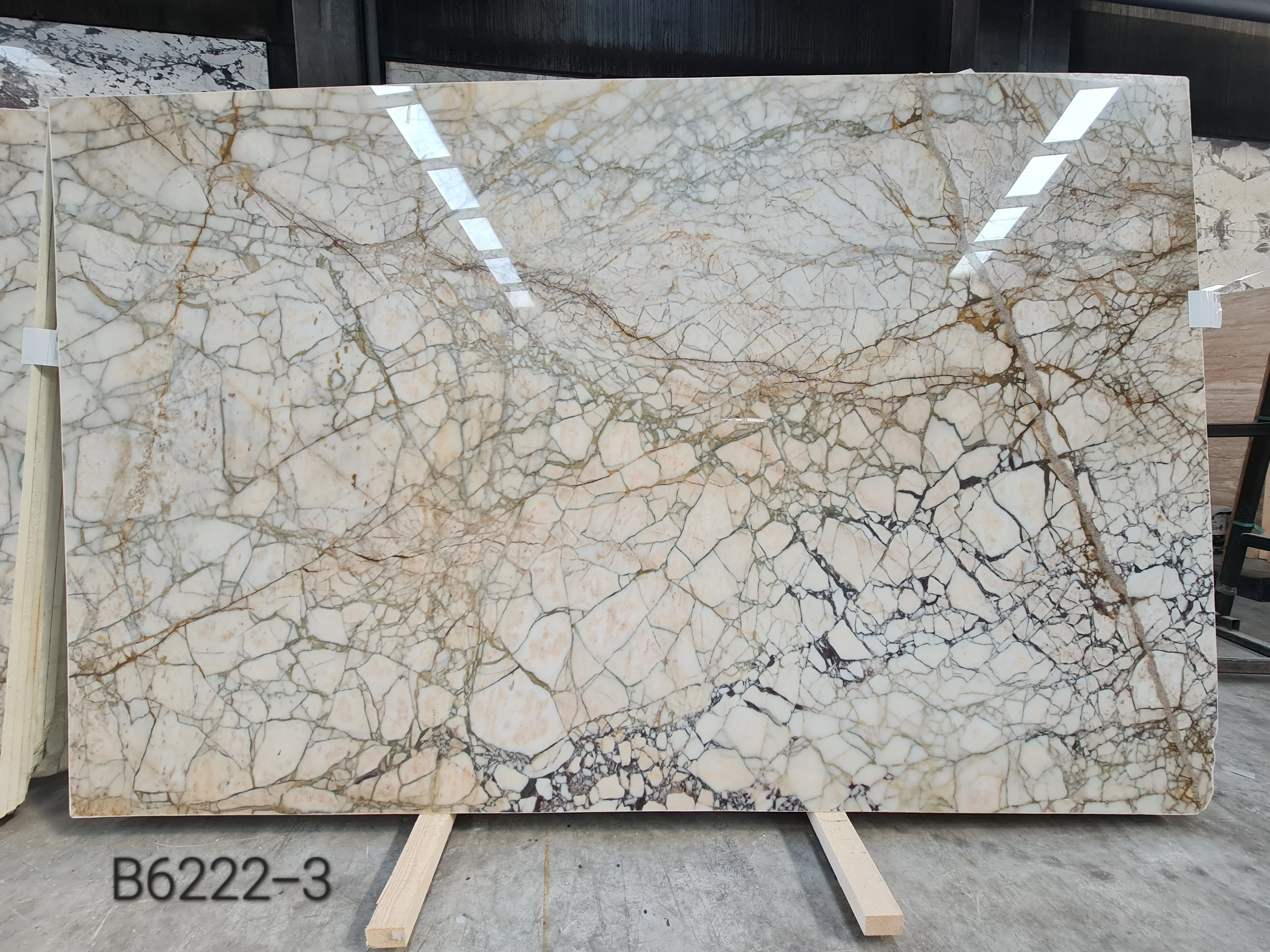 B6222 - 2 CM Calacatta Venato Gold Polished