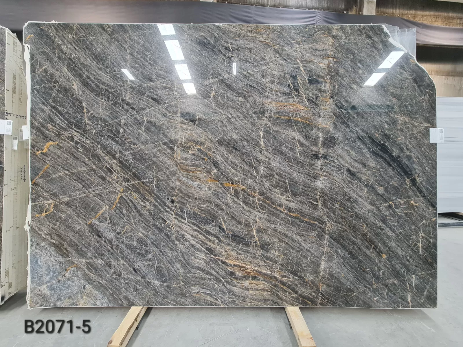 B2071 - 2 CM Fusion Brown Polished