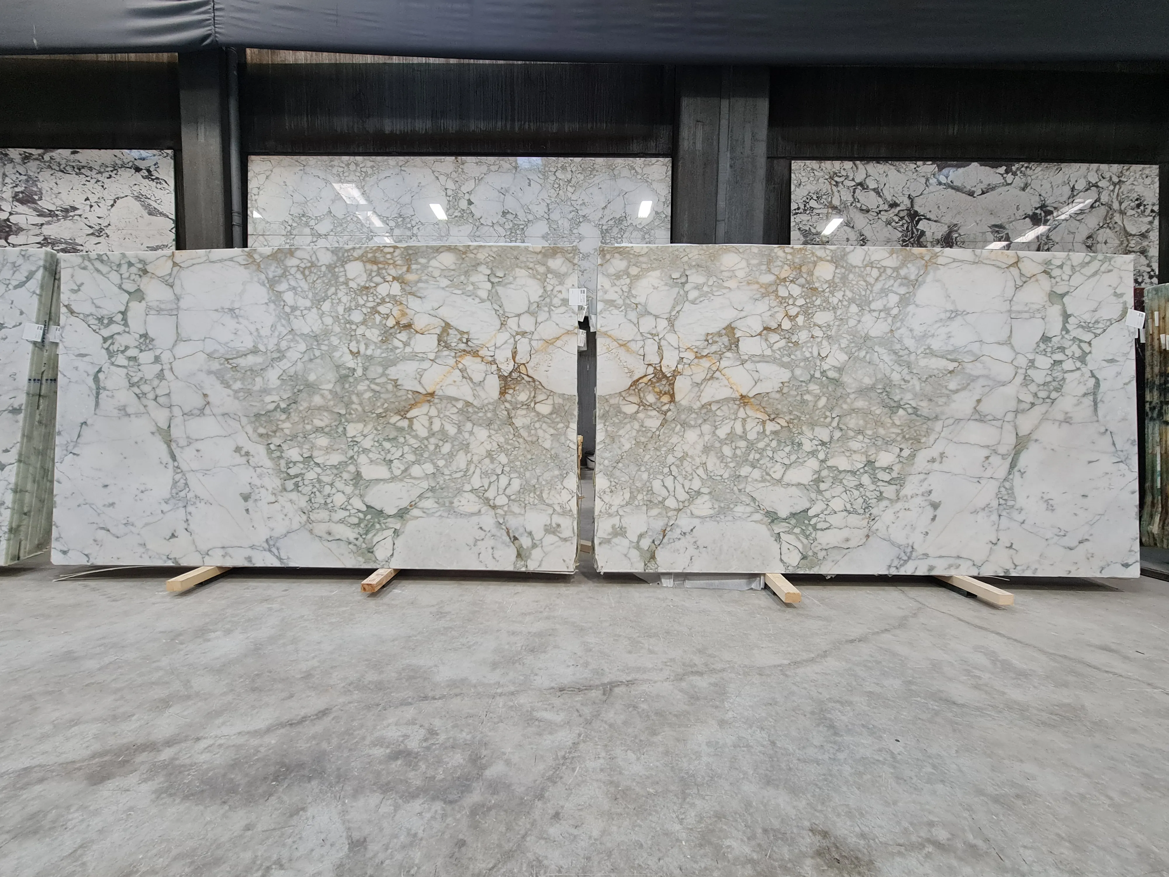 B5777 - 2 CM Calacatta Green Honed