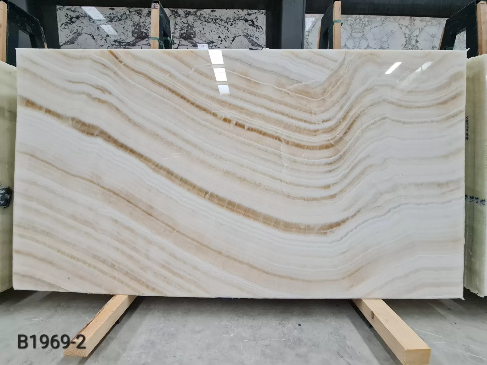 B1969 - 2CM WHITE ONYX POLISHED