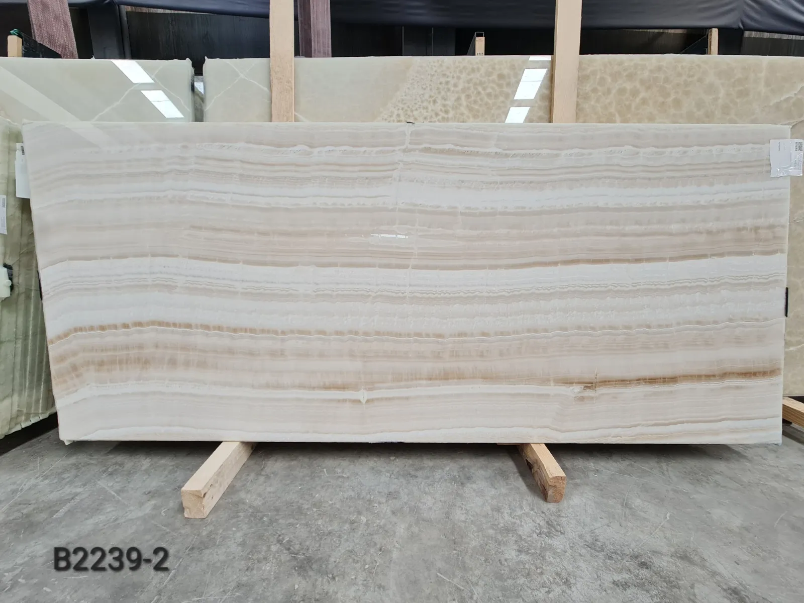 B2239 - 2 CM White Onyx Polished