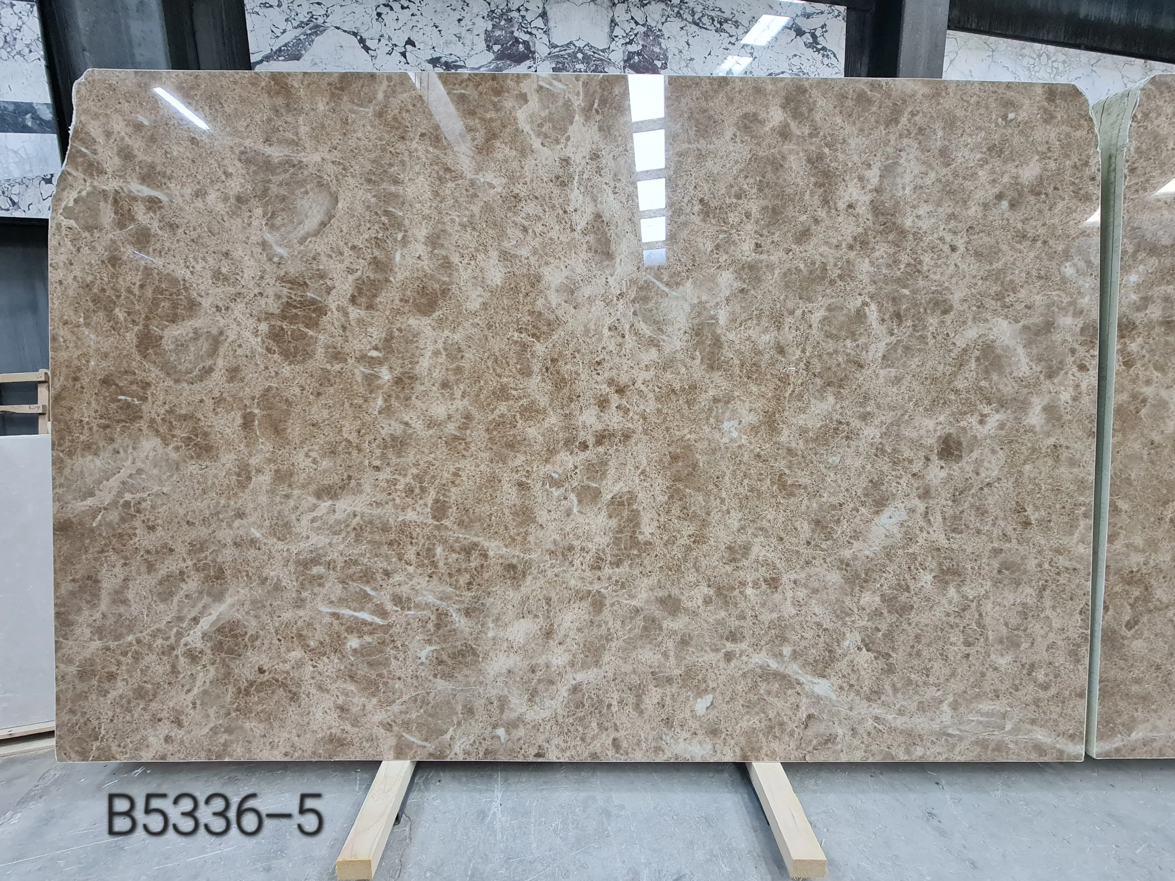 B5336 -2 CM Light Emparador Polished