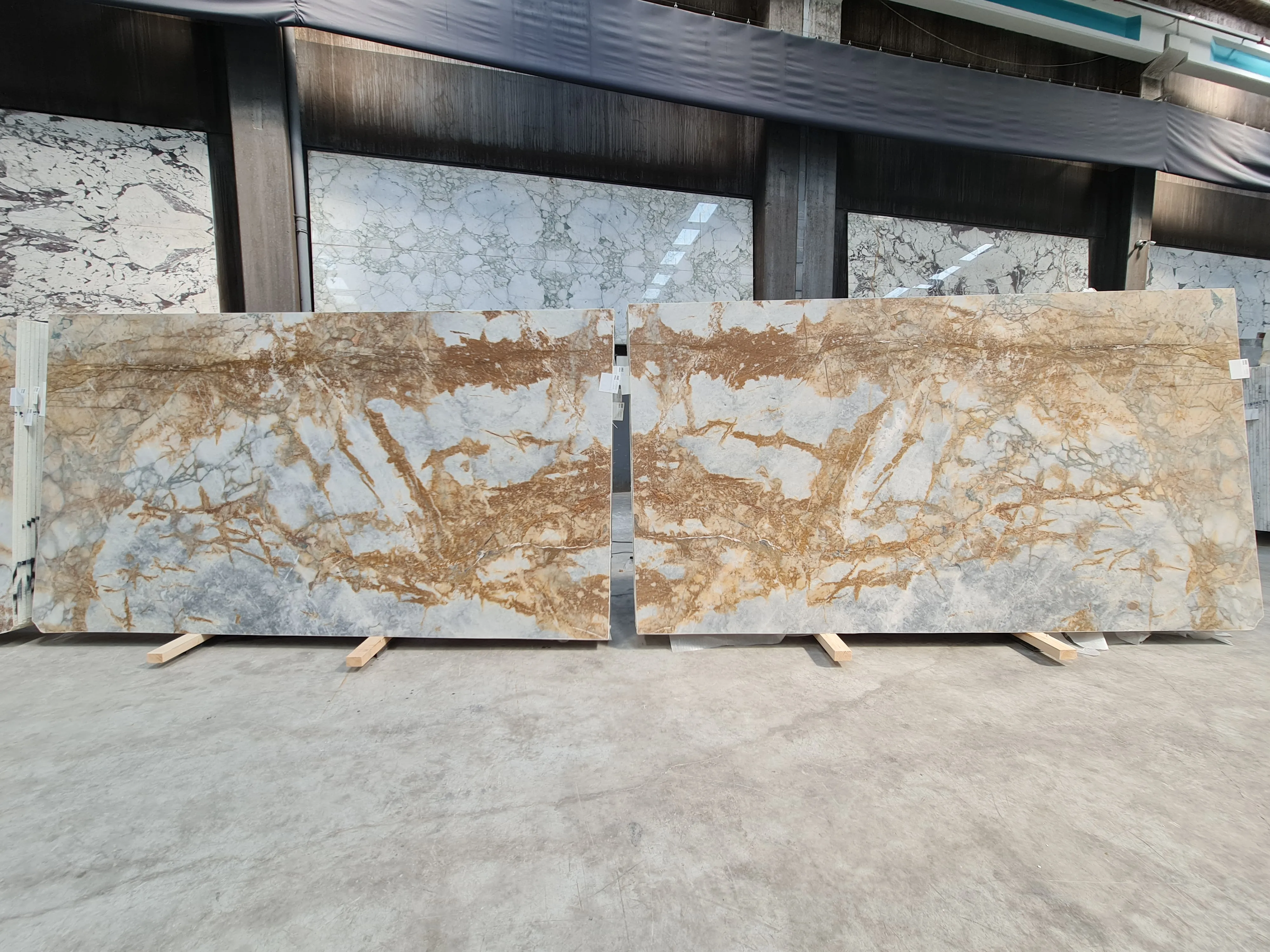 B5754 - 2 CM Imperiale Gold Honed