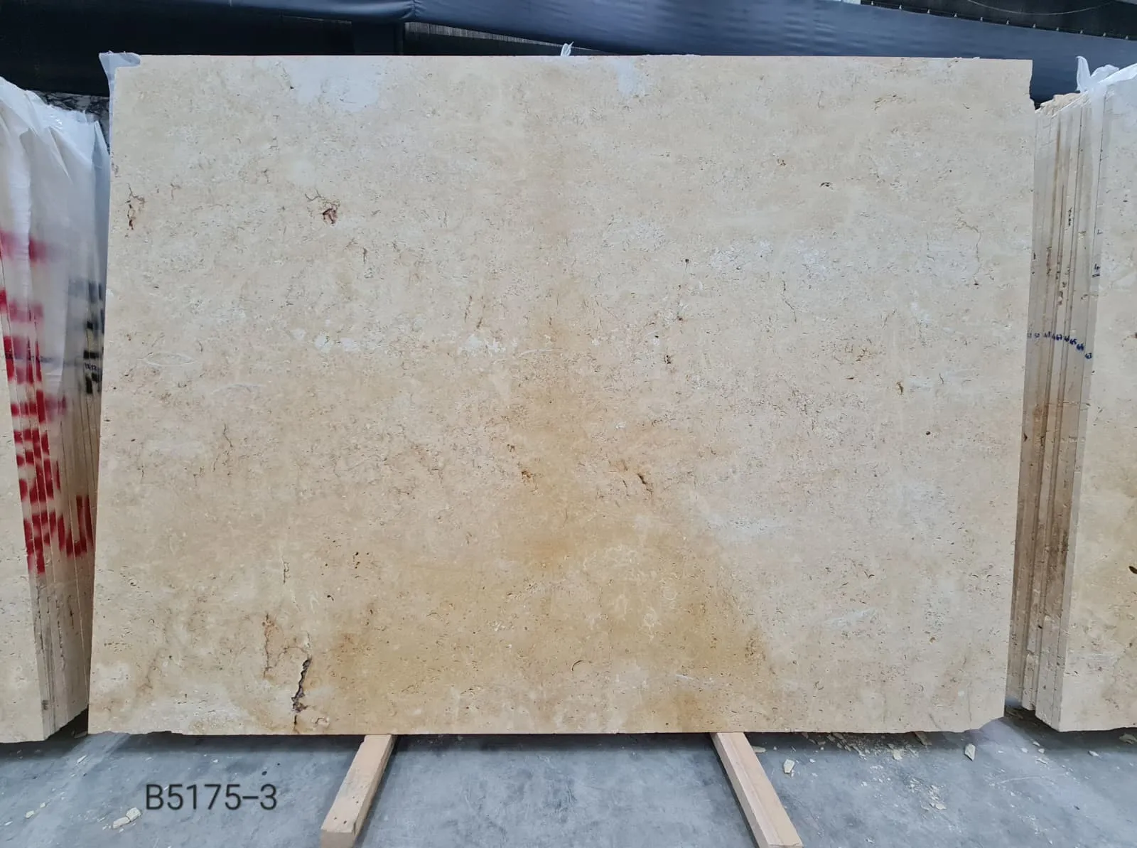 B5175 - 2 CM Gold Limestone Honed