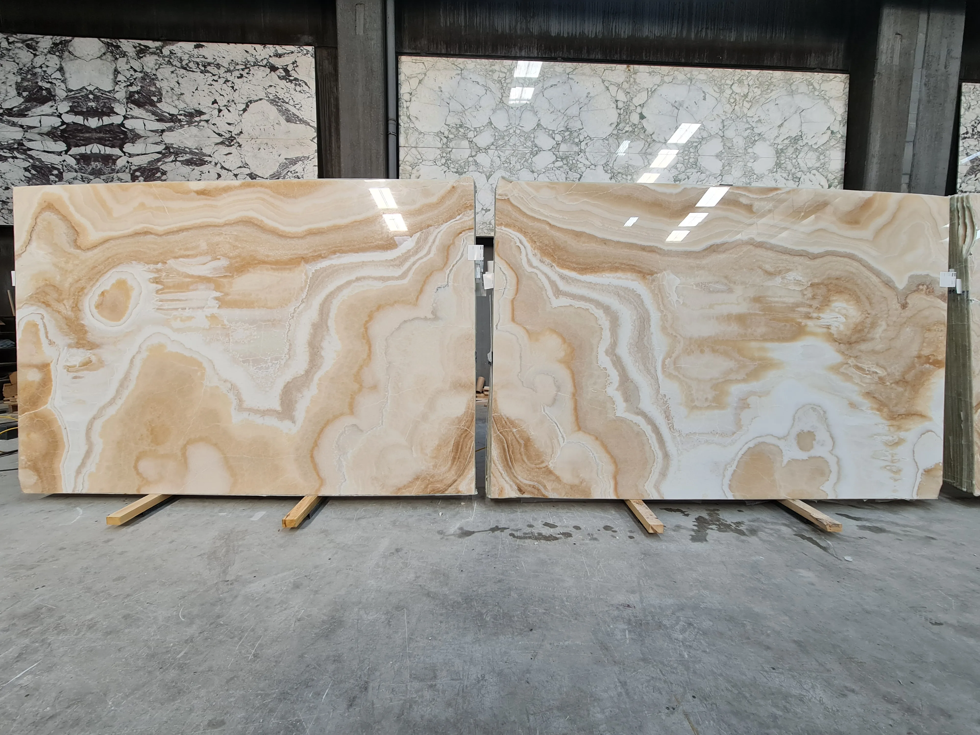 B5536 - 2 CM White Onyx Polished