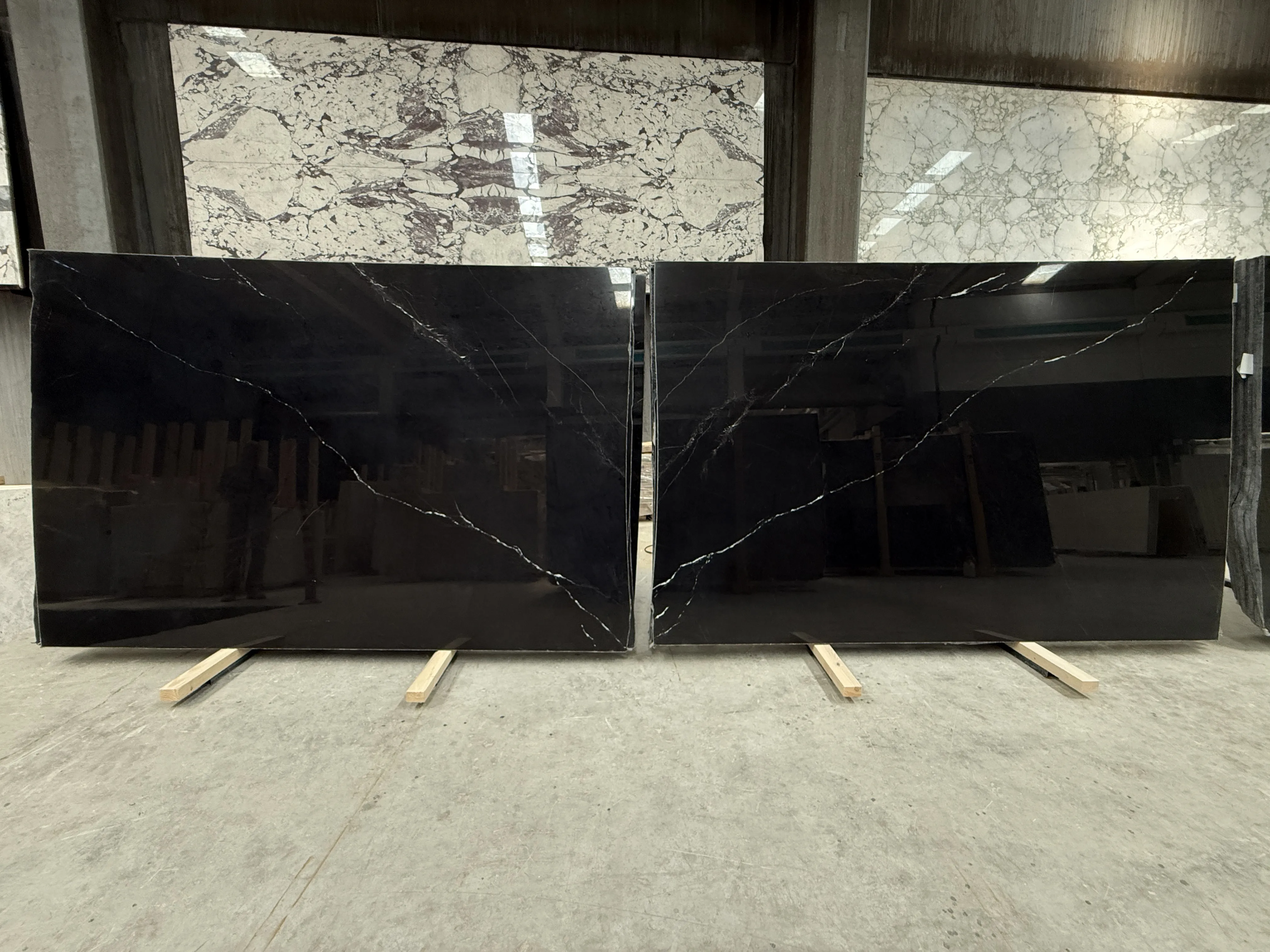 B4751 - 2 CM Alexandrette Black Polished