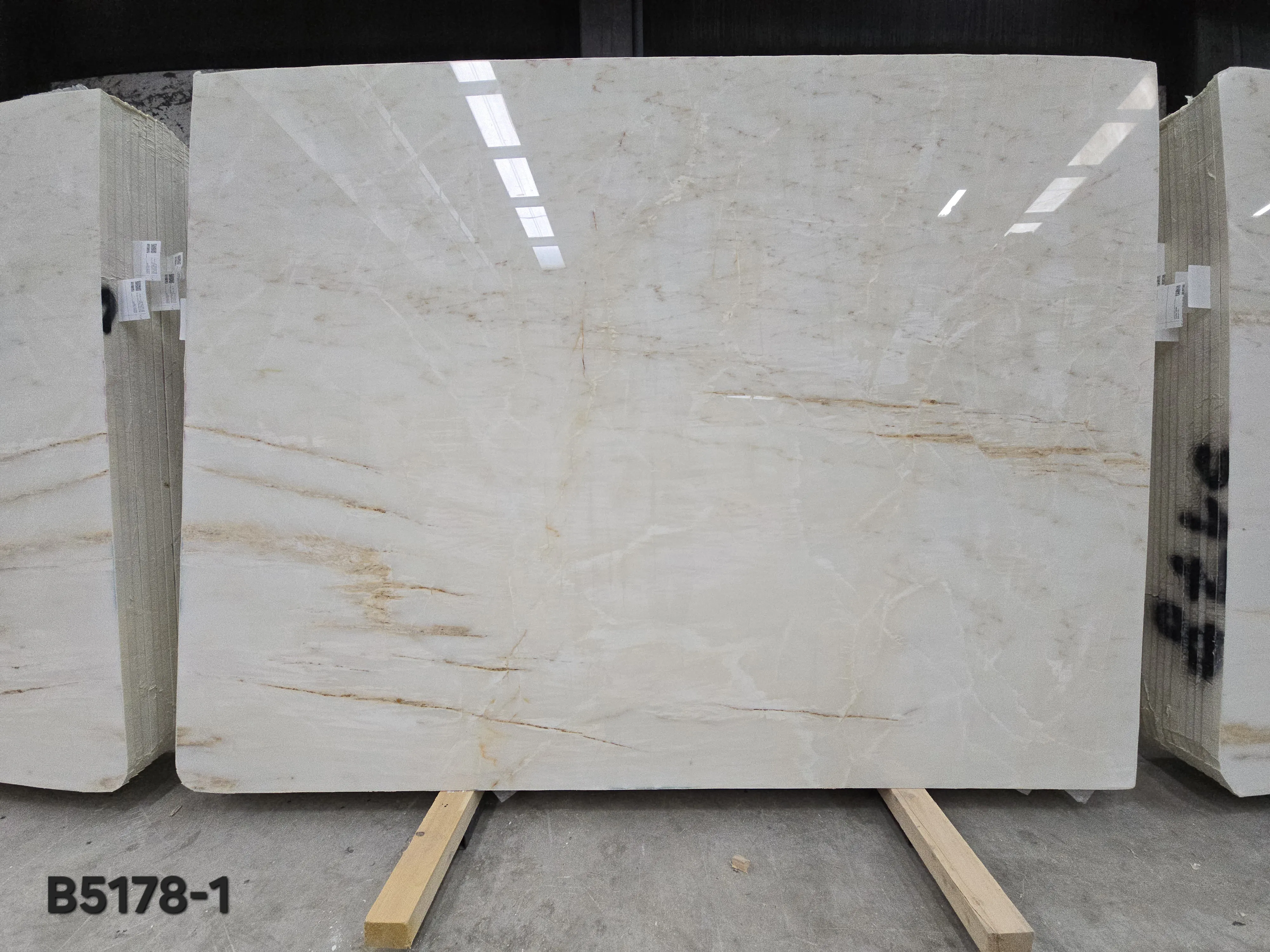 B5178 - 2 CM Calacatta Amber Polished