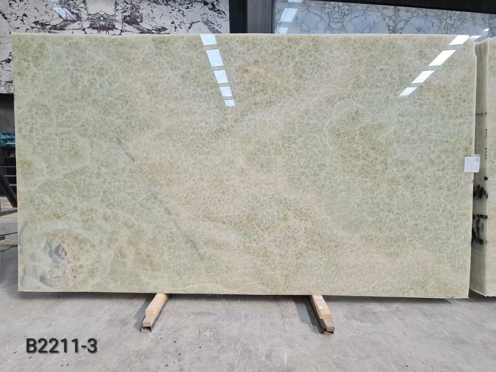 B2211 - 2 CM Green Onyx Polished