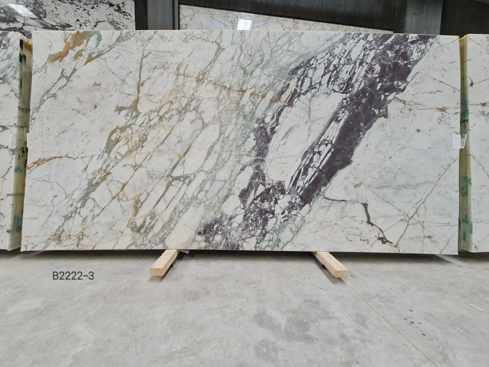 B2222 - 2 CM Calacatta Viola Honed