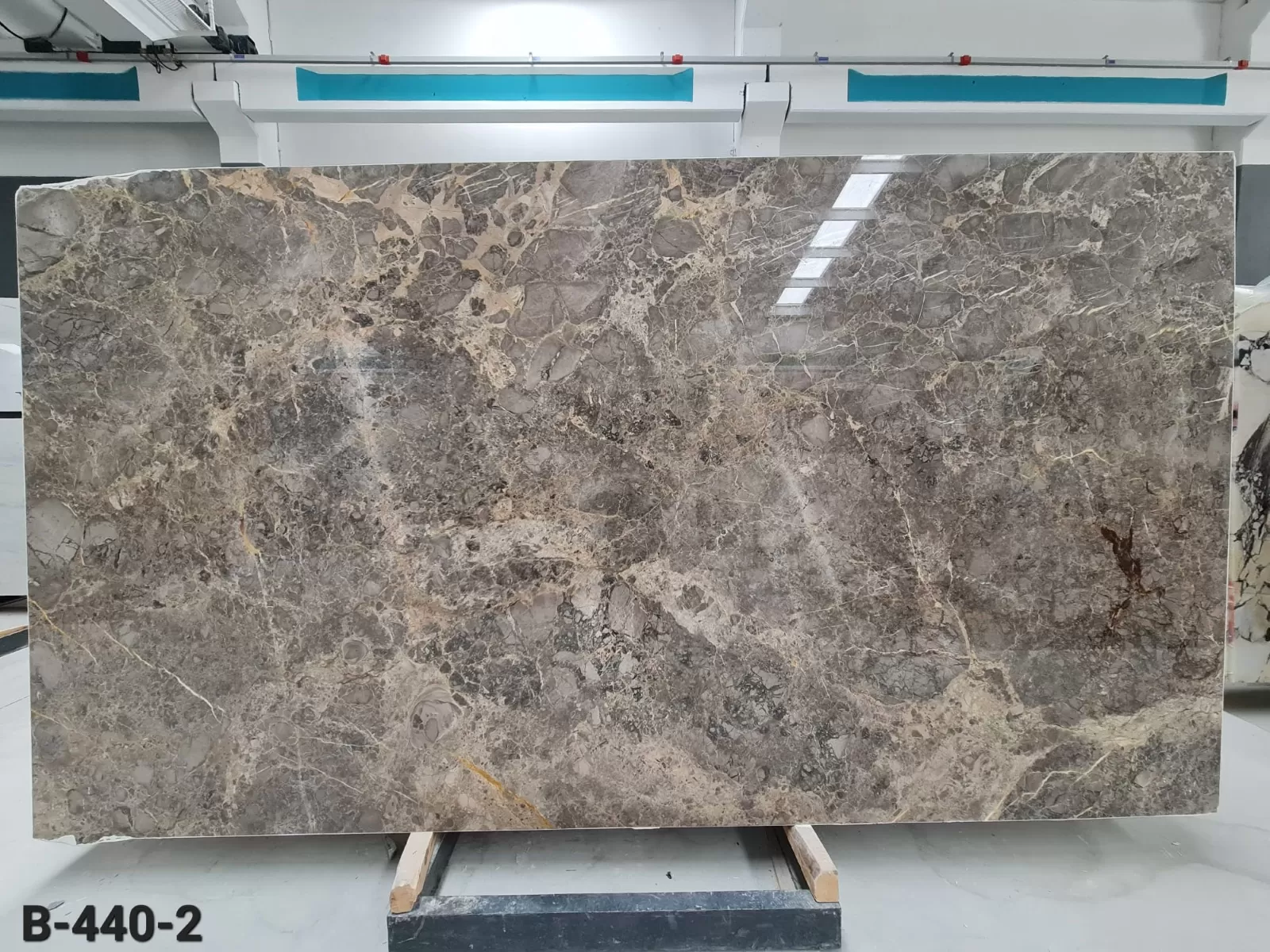 B440 - 2CM CAMELOT GREY POLISHED