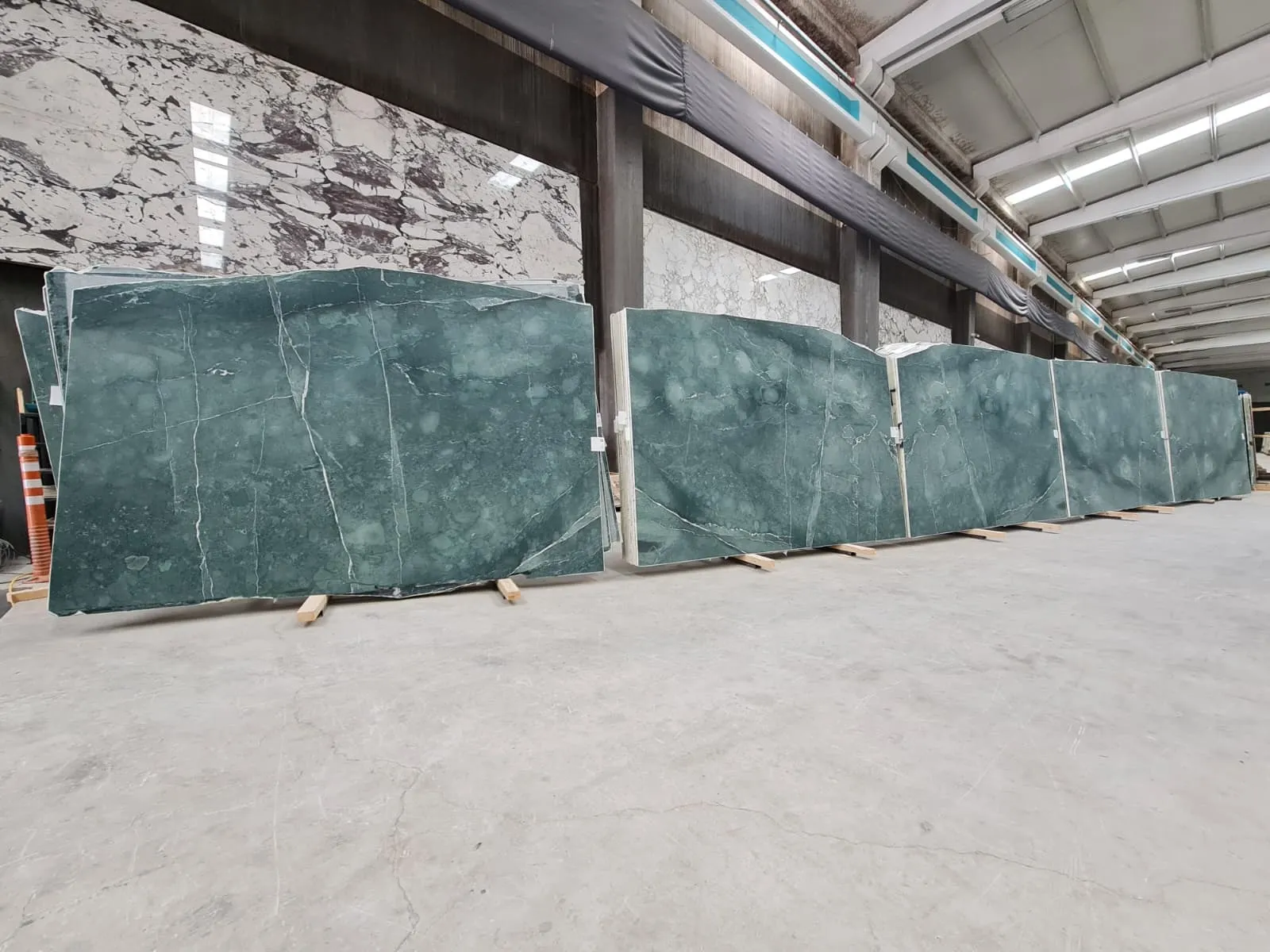 B4662 - 2 CM Verde Castama Honed