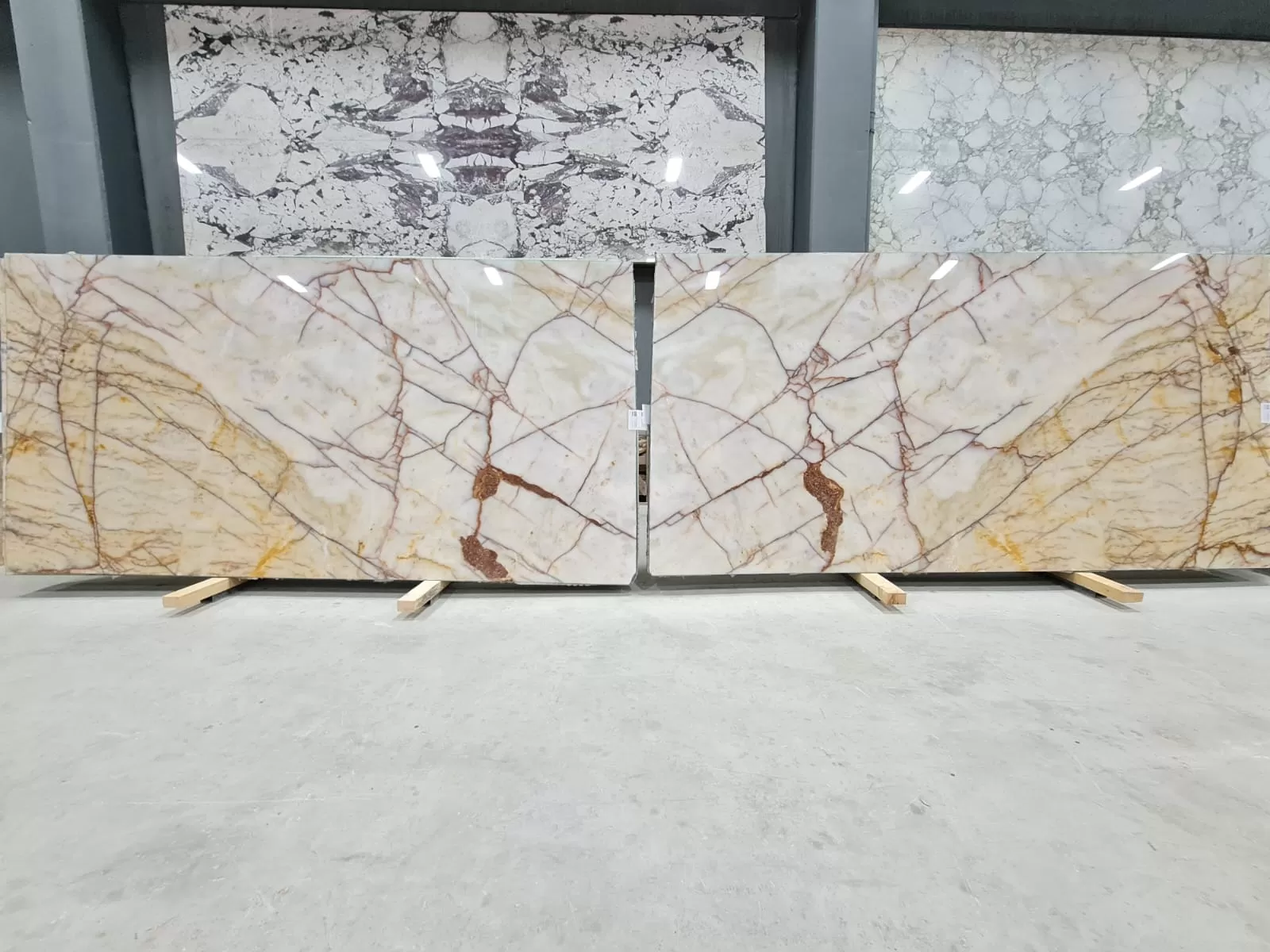 B1558 - 2 CM Gold River Polished