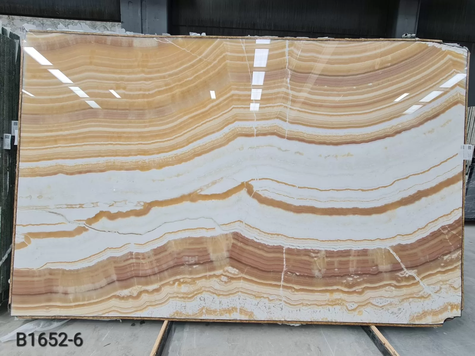B1652 - 2 Mango Onyx Polished