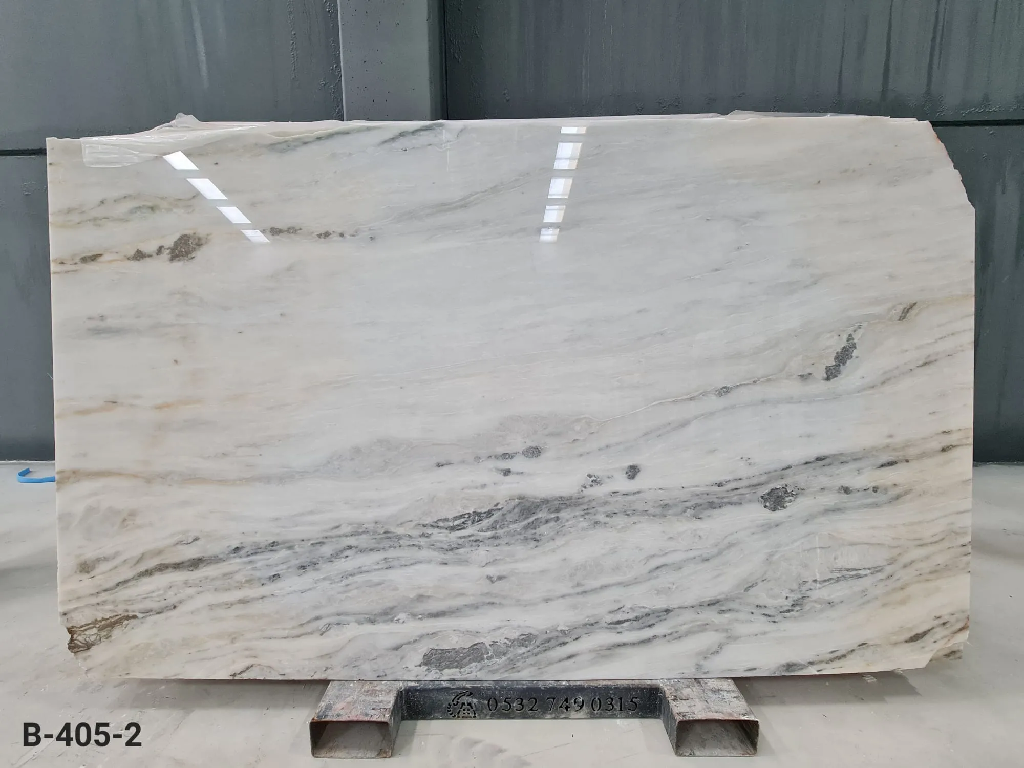B405 - 2 CM London White Polished