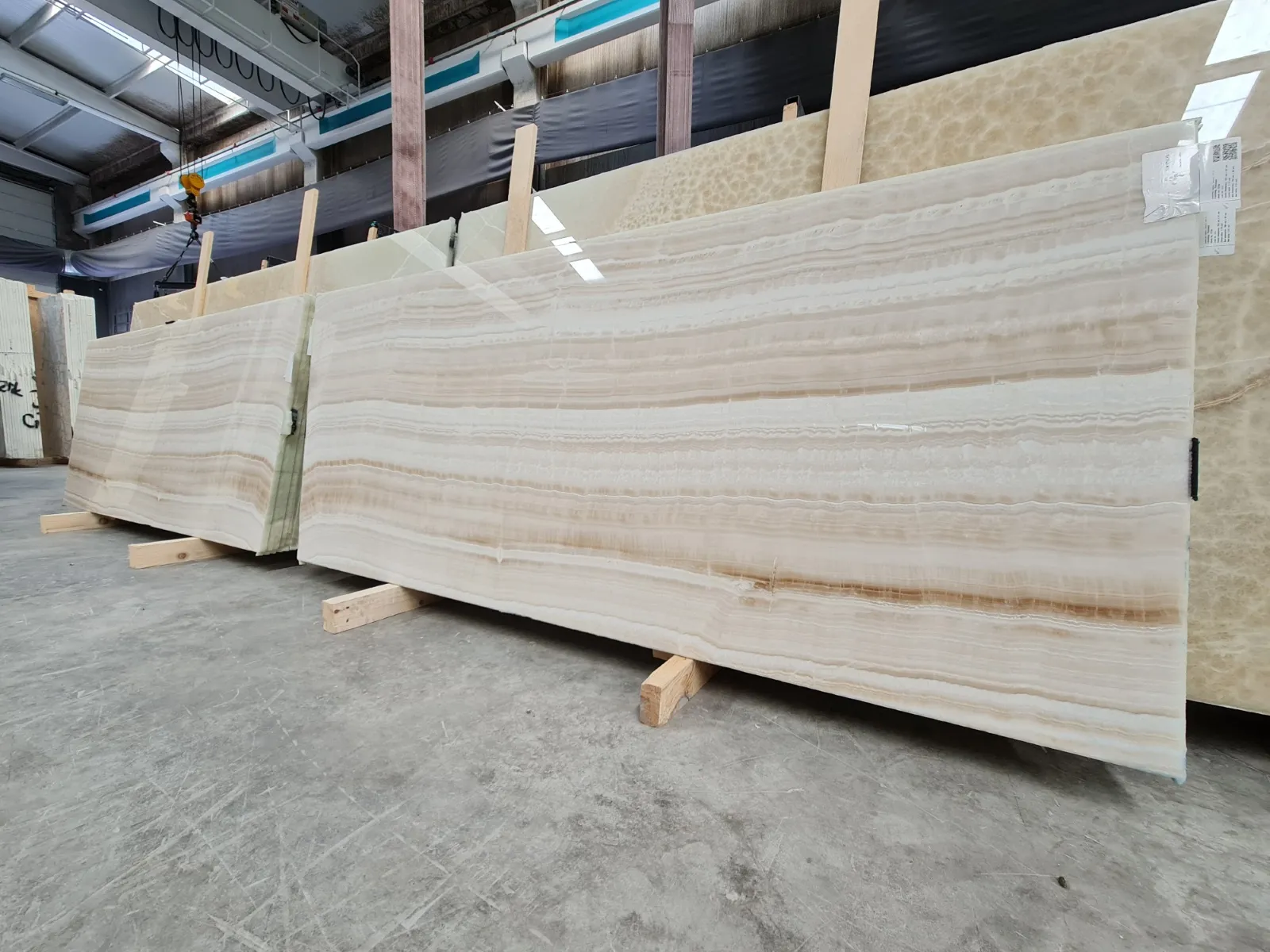 B2239 - 2 CM White Onyx Polished