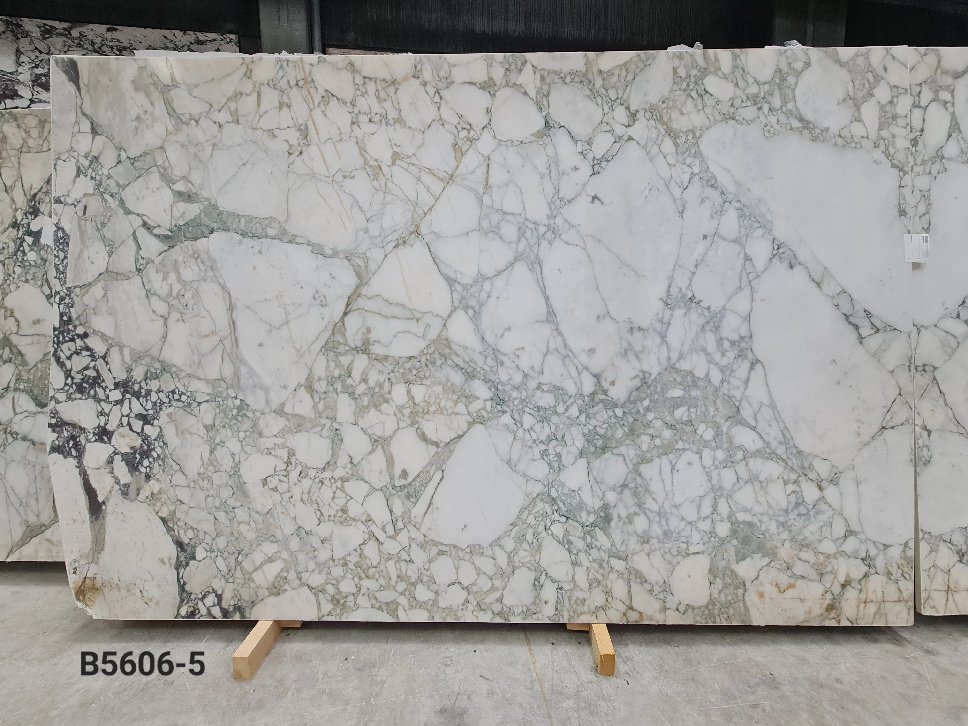 B5606 - 2 CM Calacatta Green Honed