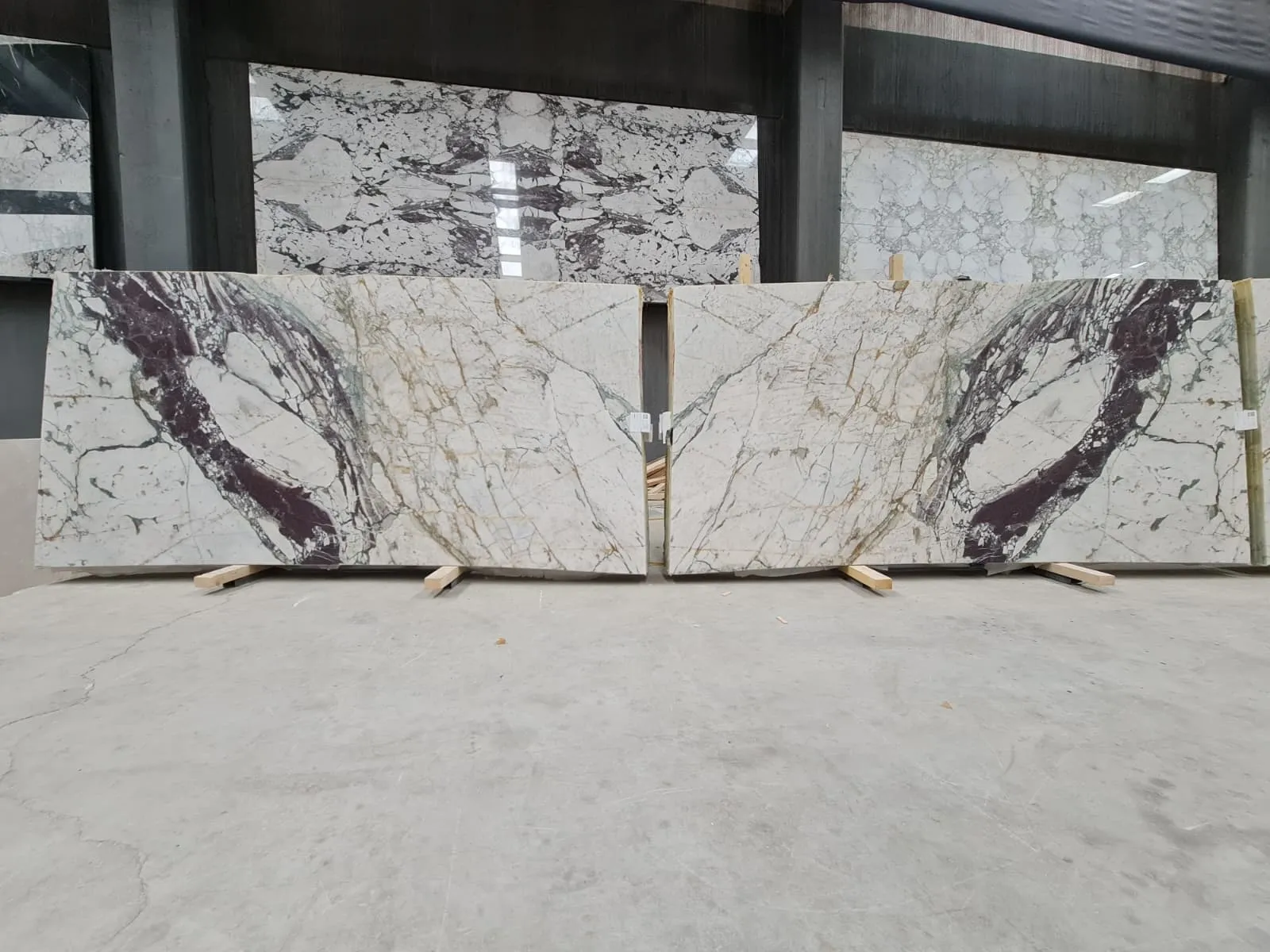 B2222 - 2 CM Calacatta Viola Honed