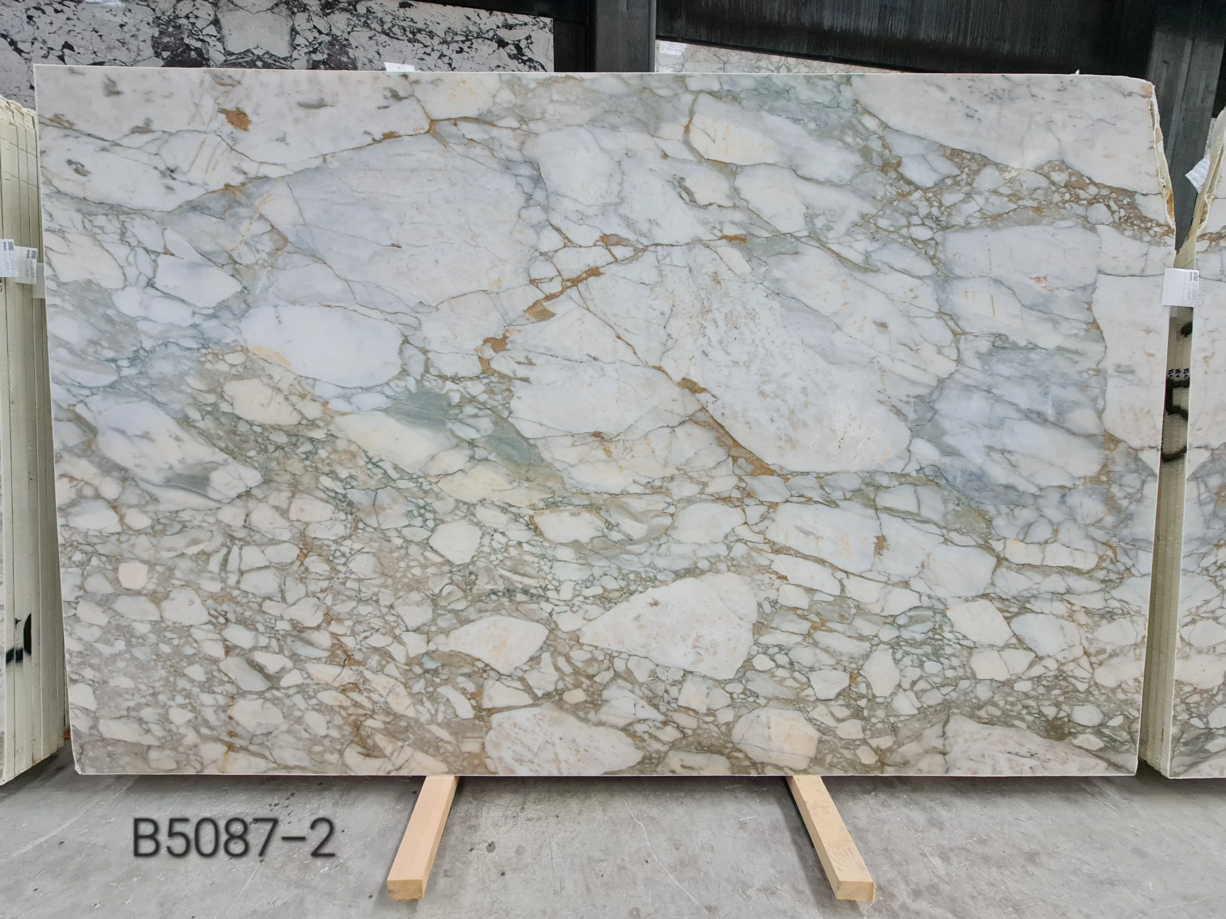 B5087 - 2 CM Calacatta Green Honed