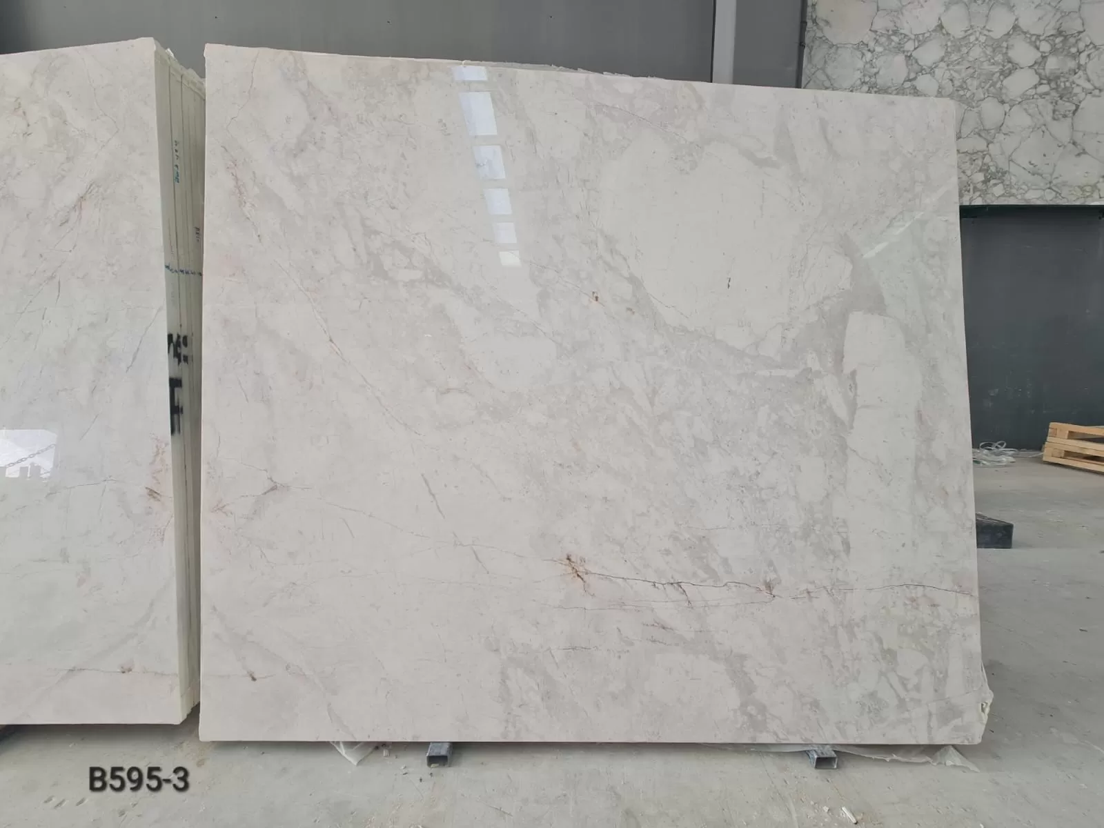 B595 - 2CM CALACATTA ROSSO POLISHED