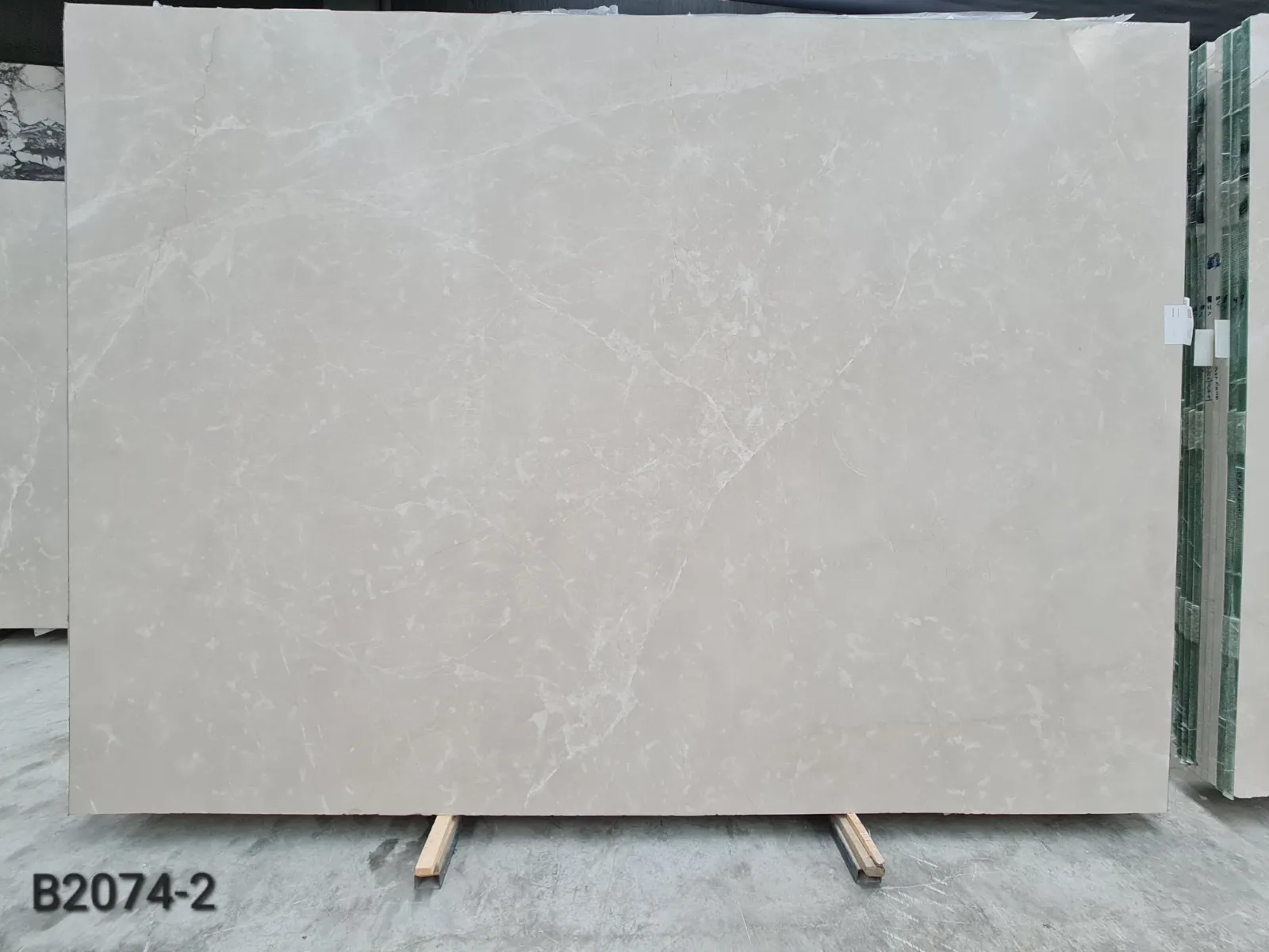 B2074 - 2 CM Moon Cream Honed